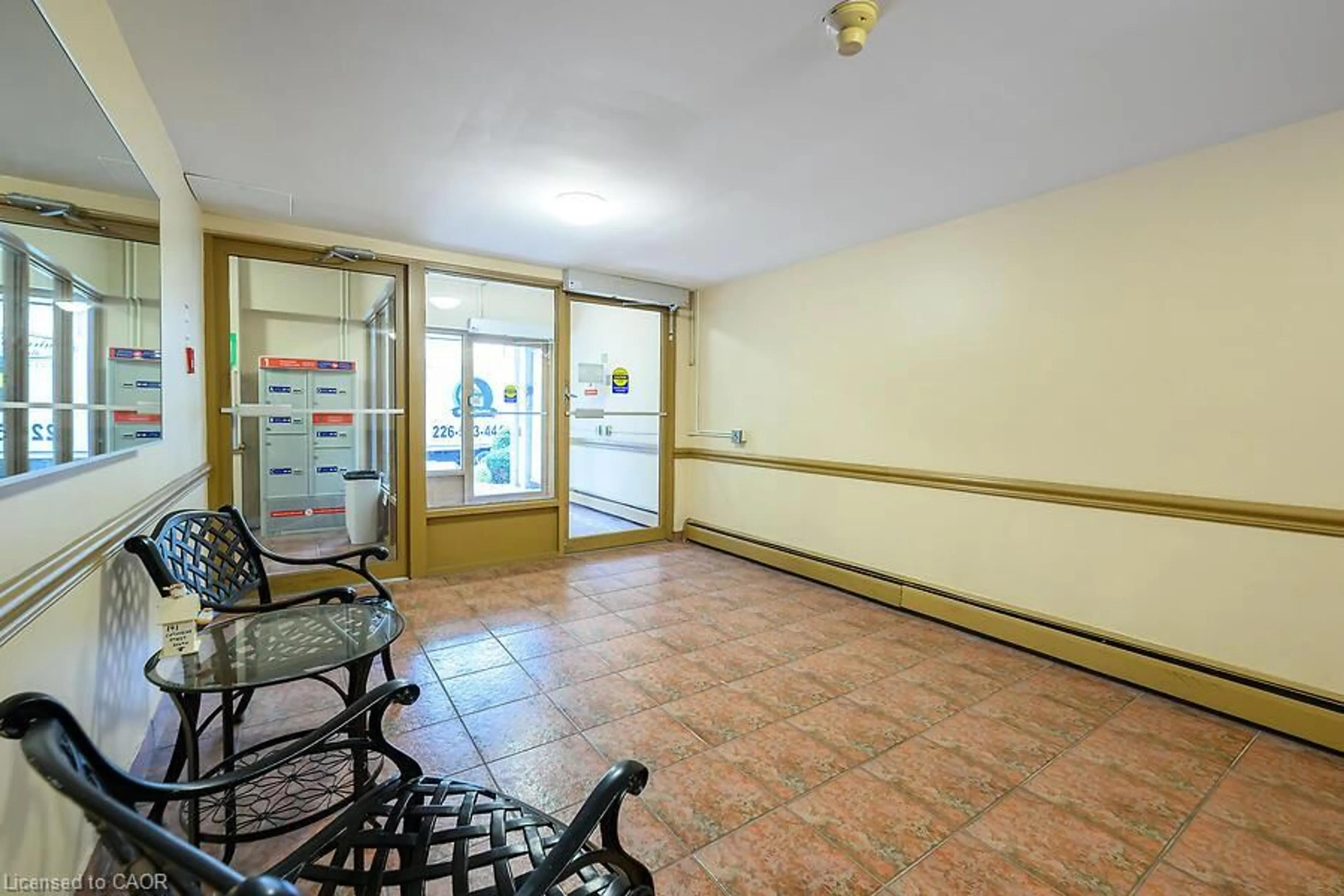 Indoor foyer for 141 Catharine St #102, Hamilton Ontario L8N 2J7