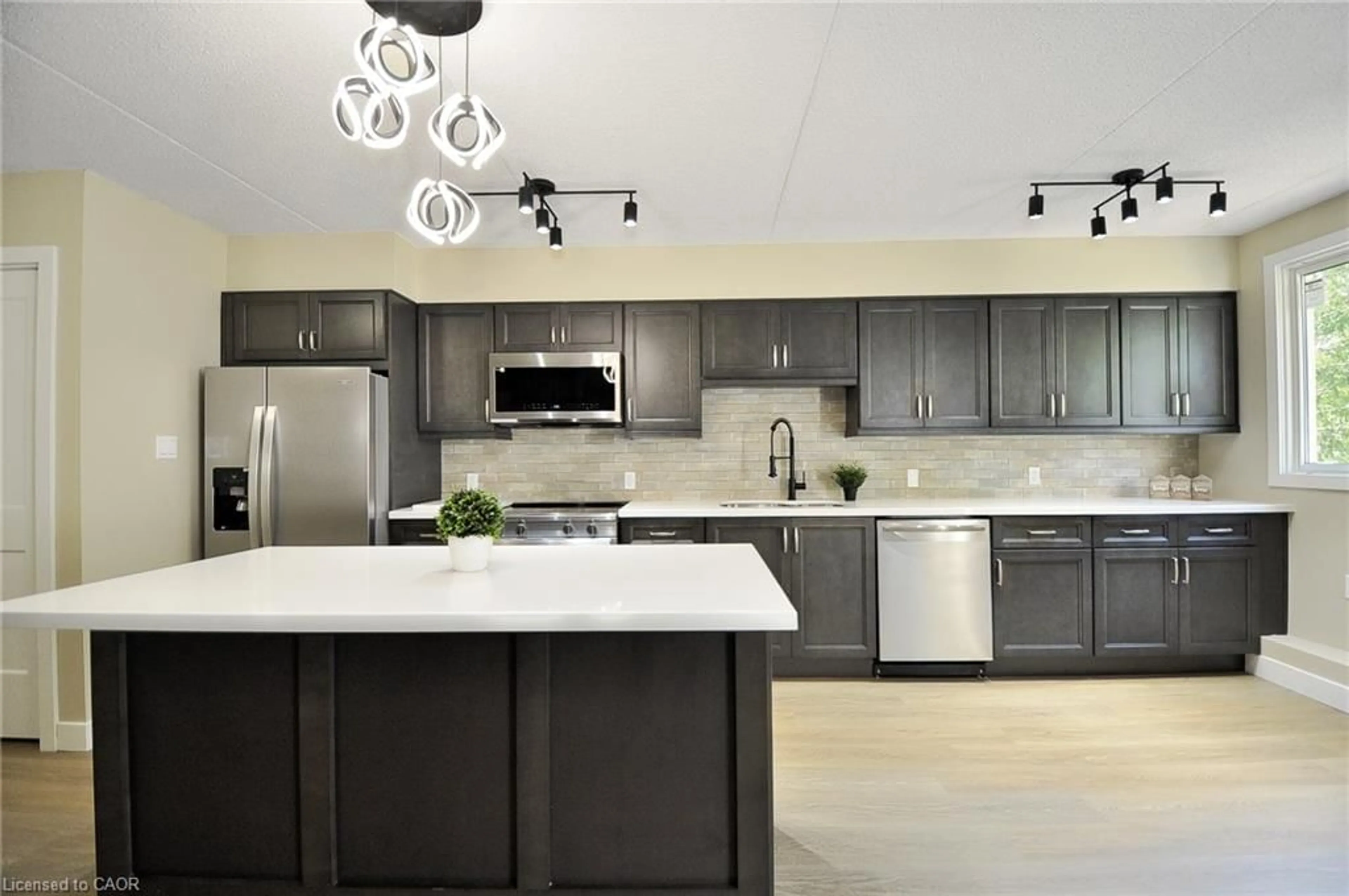 Contemporary kitchen, ceramic/tile floor for 40 Tannery St #260, Cambridge Ontario N3C 2B9