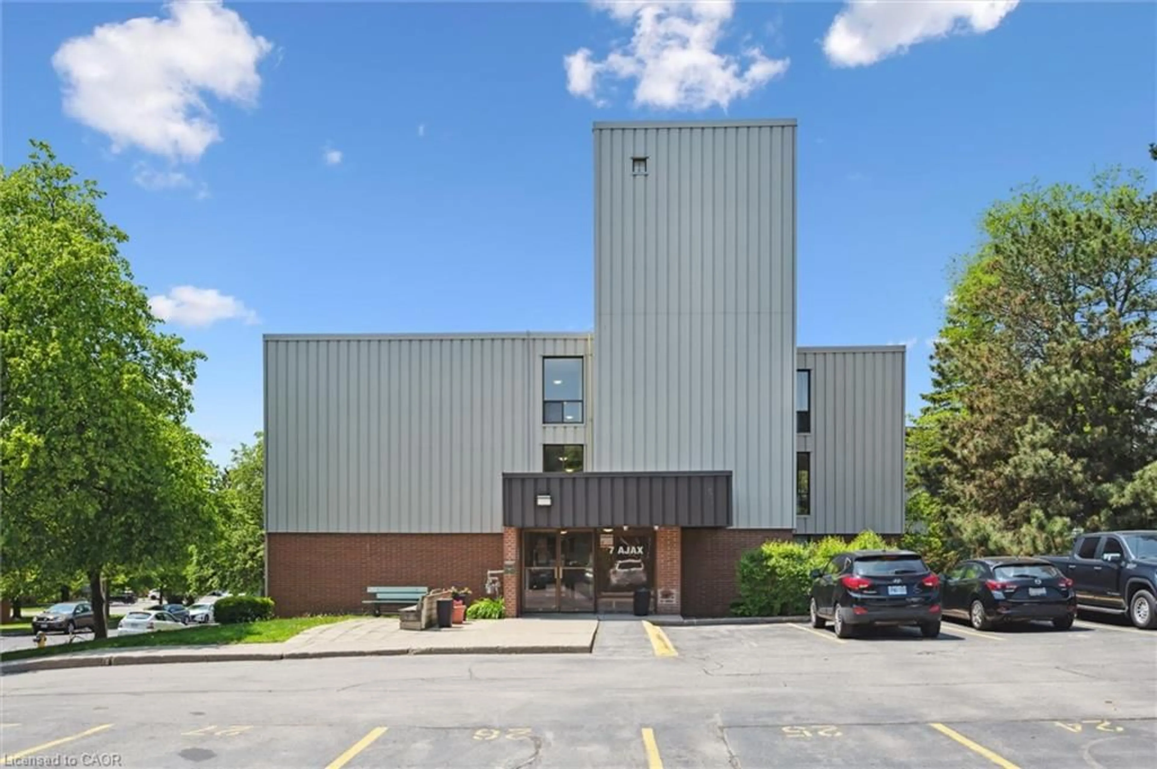 Indoor foyer for 7 Ajax St #411, Guelph Ontario N1H 2A9