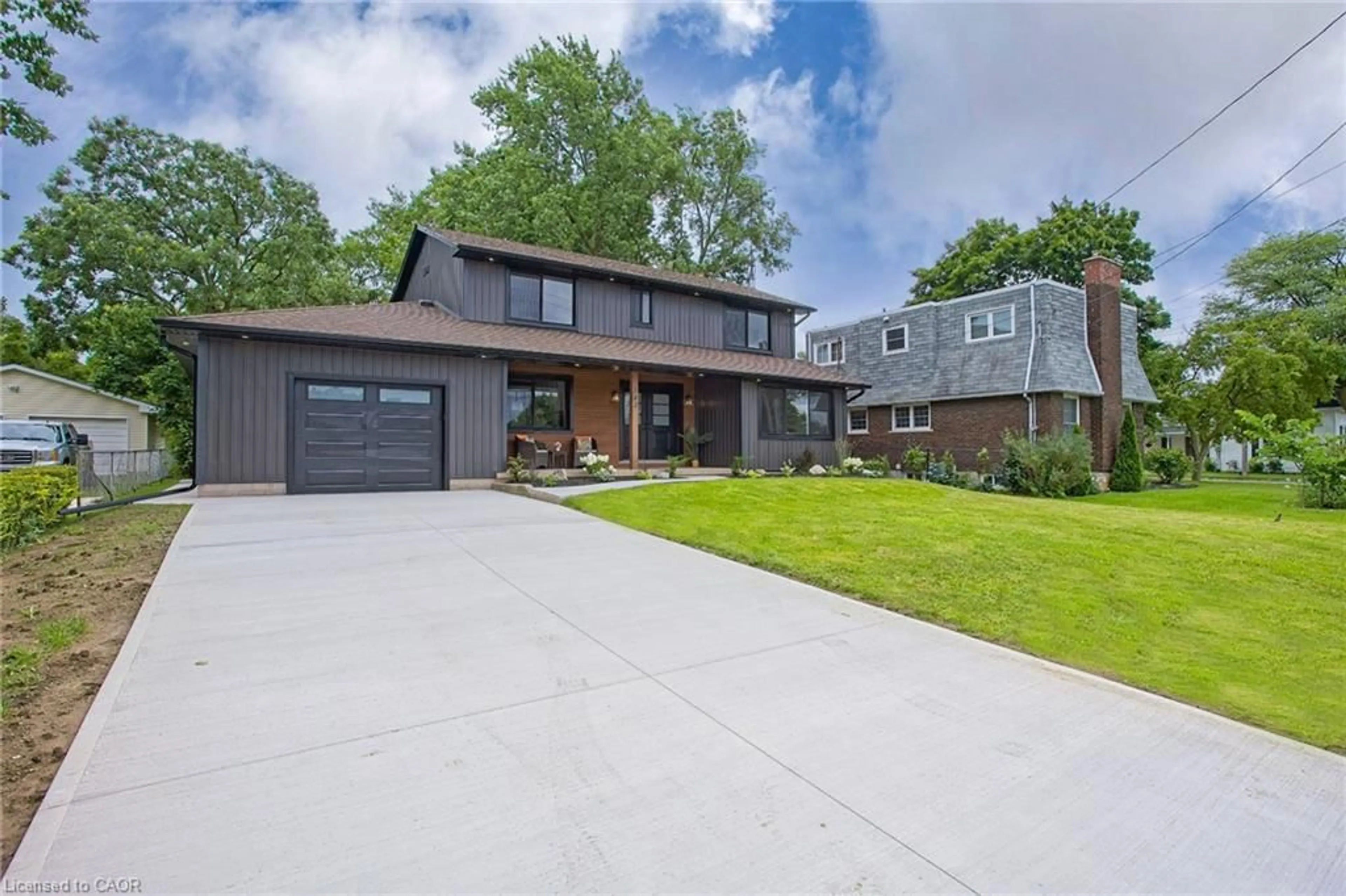 Home with brick exterior material, street for 343 Canborough St, Smithville Ontario L0R 2A0