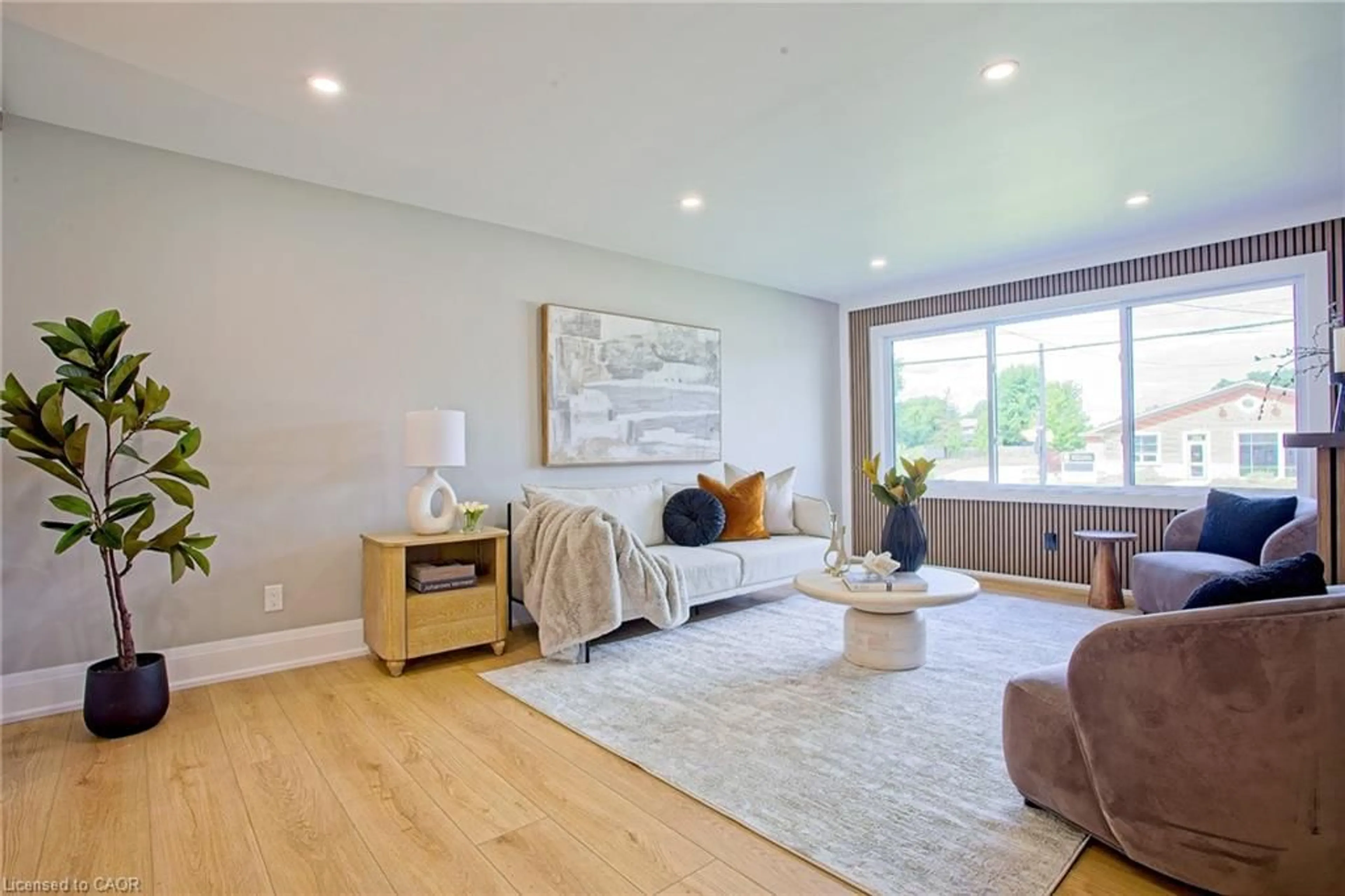 Living room with furniture, wood/laminate floor for 343 Canborough St, Smithville Ontario L0R 2A0