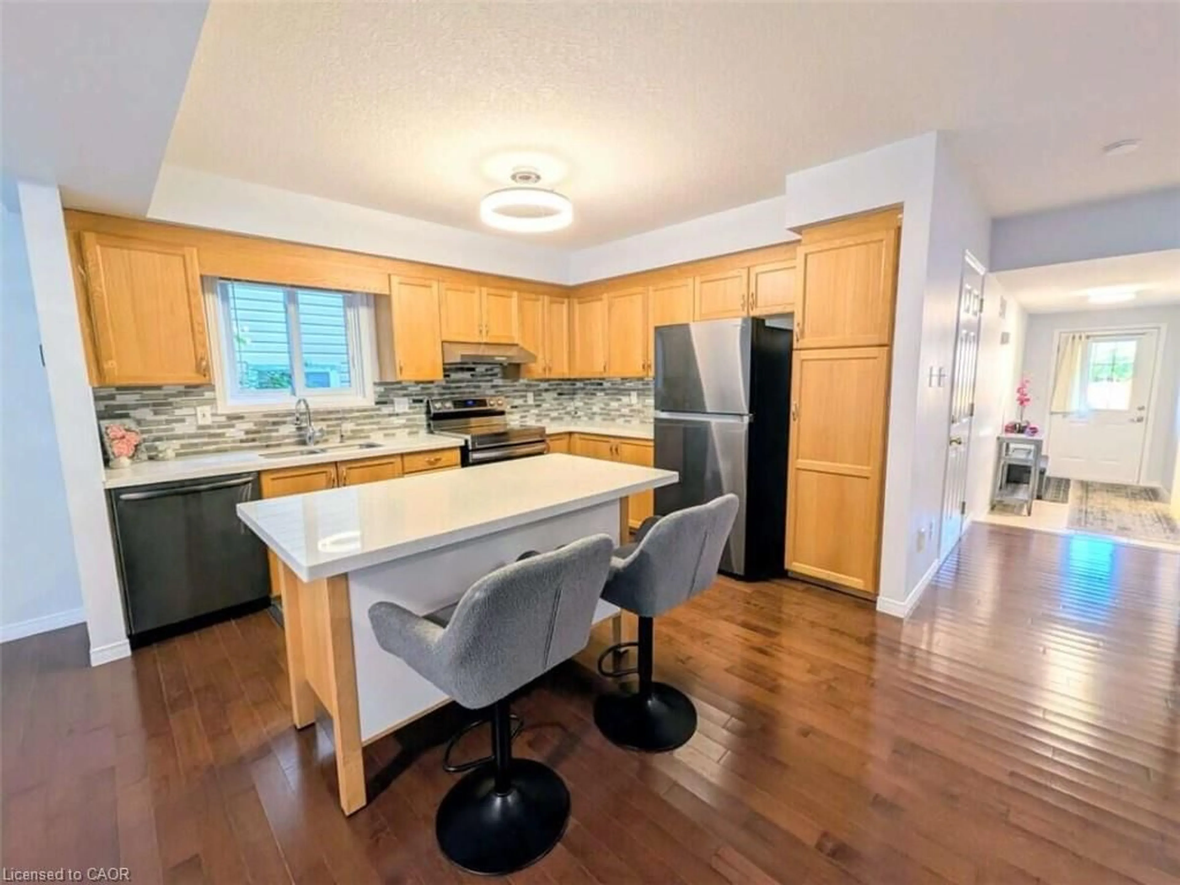Open concept kitchen, unknown for 553 Blue Beech Blvd, Waterloo Ontario N2V 2T4