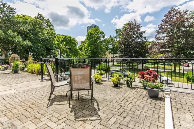 28 Ahrens St #D, Kitchener 5