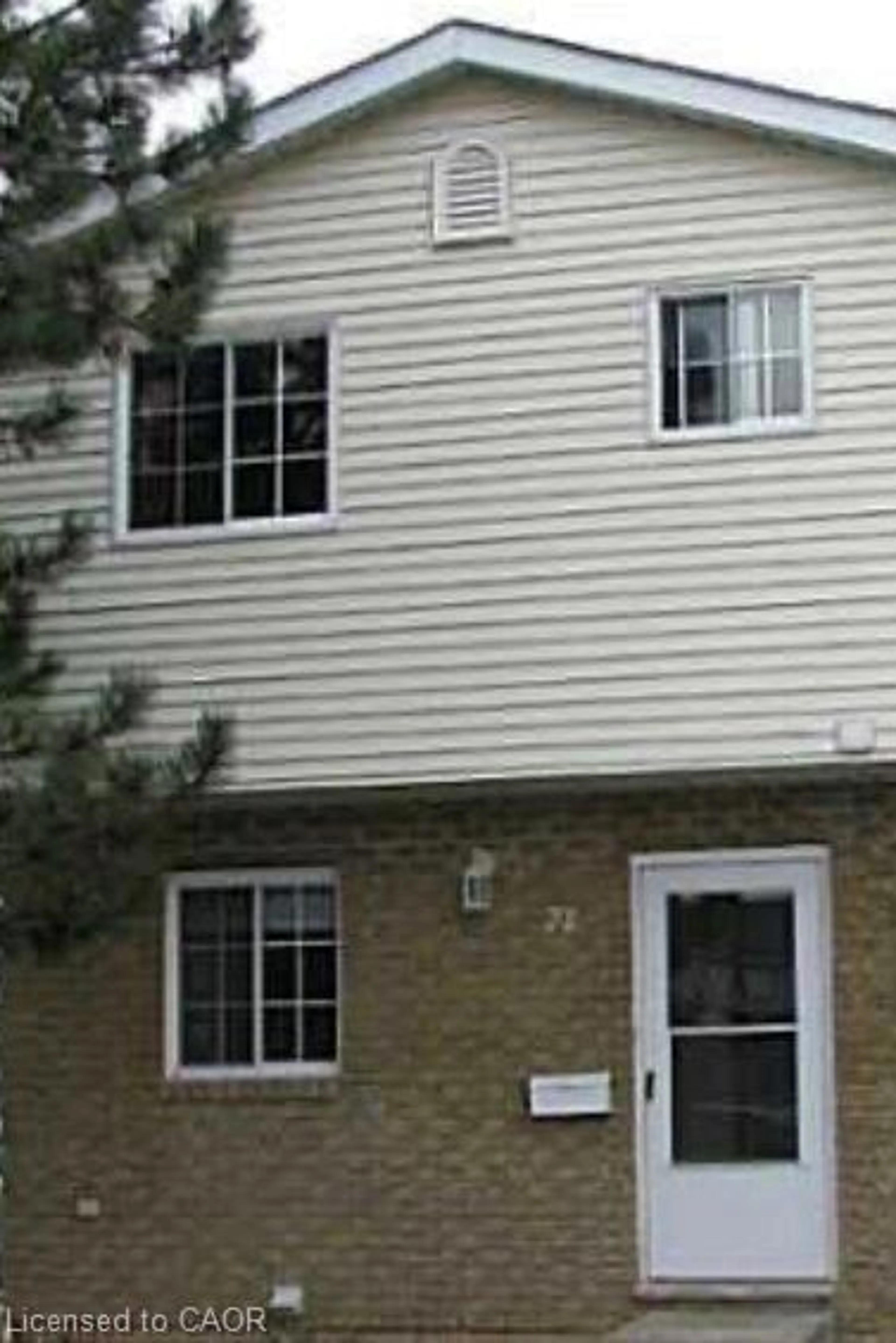 Home with vinyl exterior material, building for 8136 Coventry Rd #74, Niagara Falls Ontario L2H 2X6