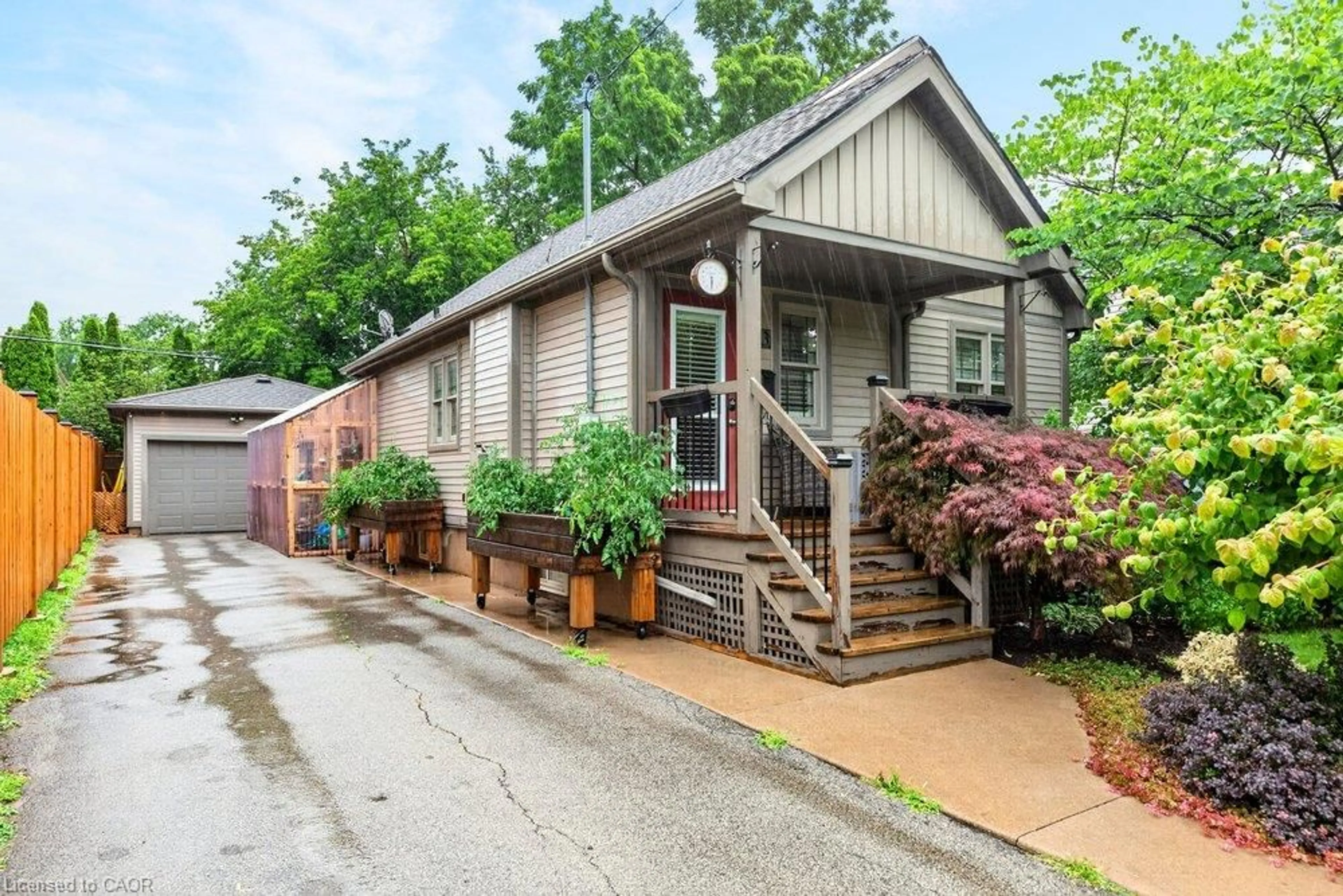 Home with vinyl exterior material, street for 73 Margery Ave, St. Catharines Ontario L2R 6K2