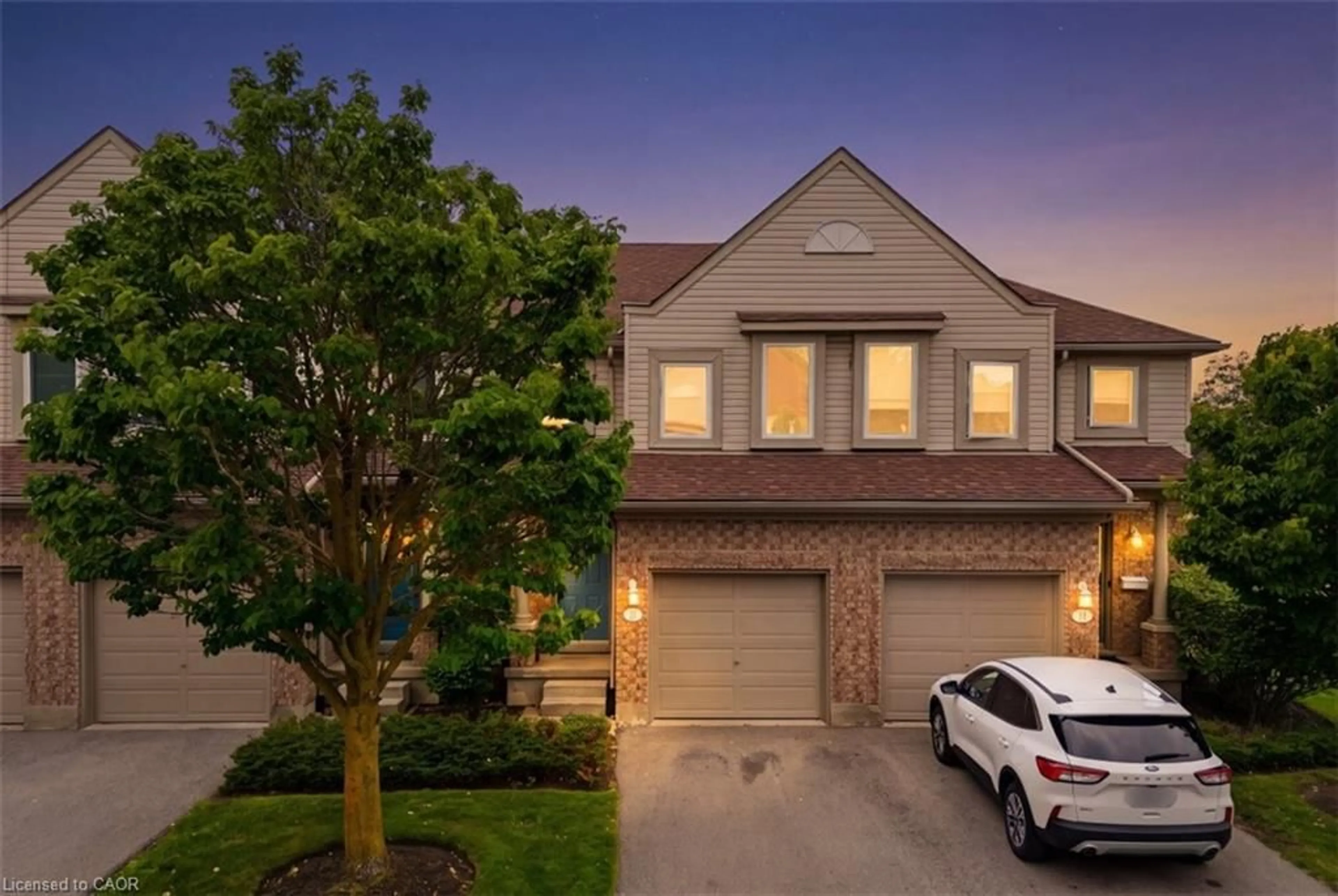 A pic from outside/outdoor area/front of a property/back of a property/a pic from drone, street for 15 Roehampton Cres, Guelph Ontario N1L 1M8