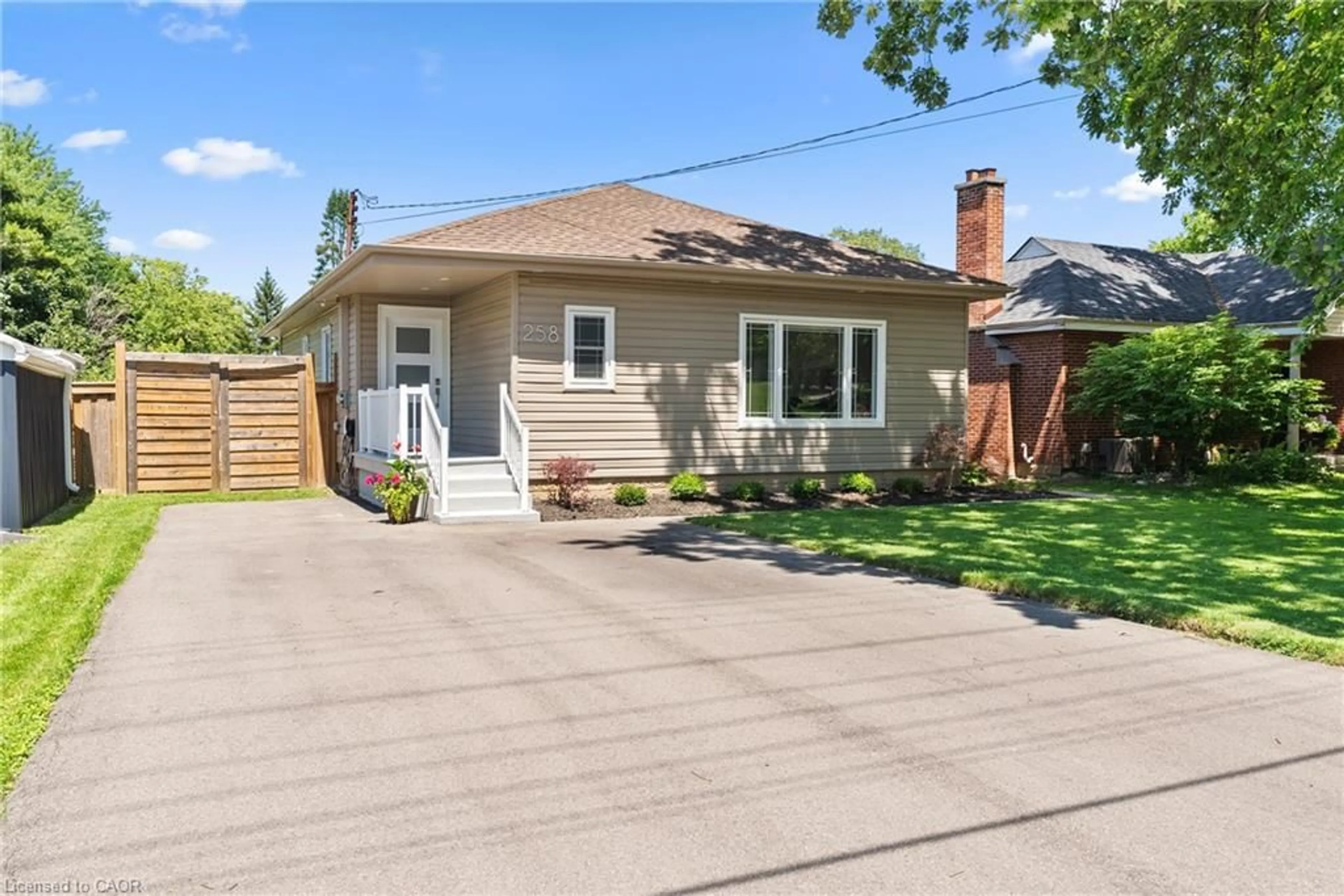 Home with vinyl exterior material, street for 258 Sanatorium Rd, Hamilton Ontario L9C 1Z9