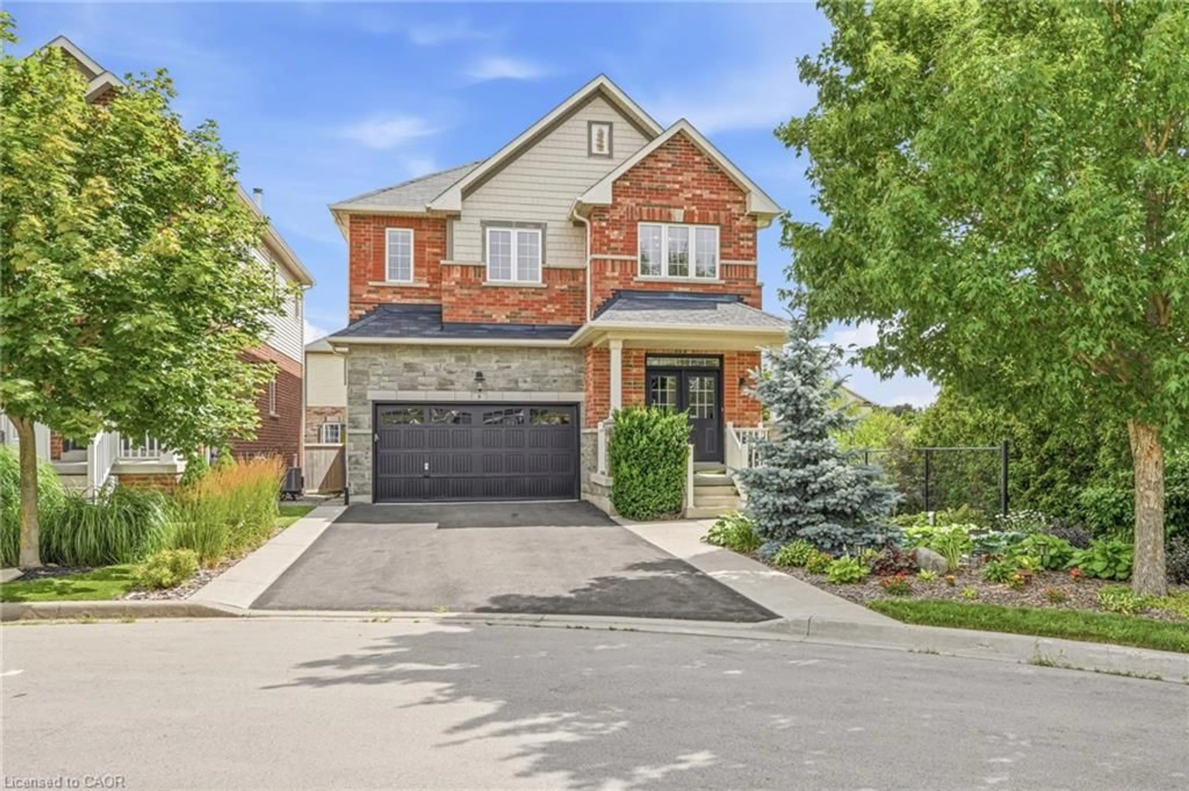 Home with brick exterior material, street for 4 Bousfield Crt, Waterdown Ontario L8B 0T3