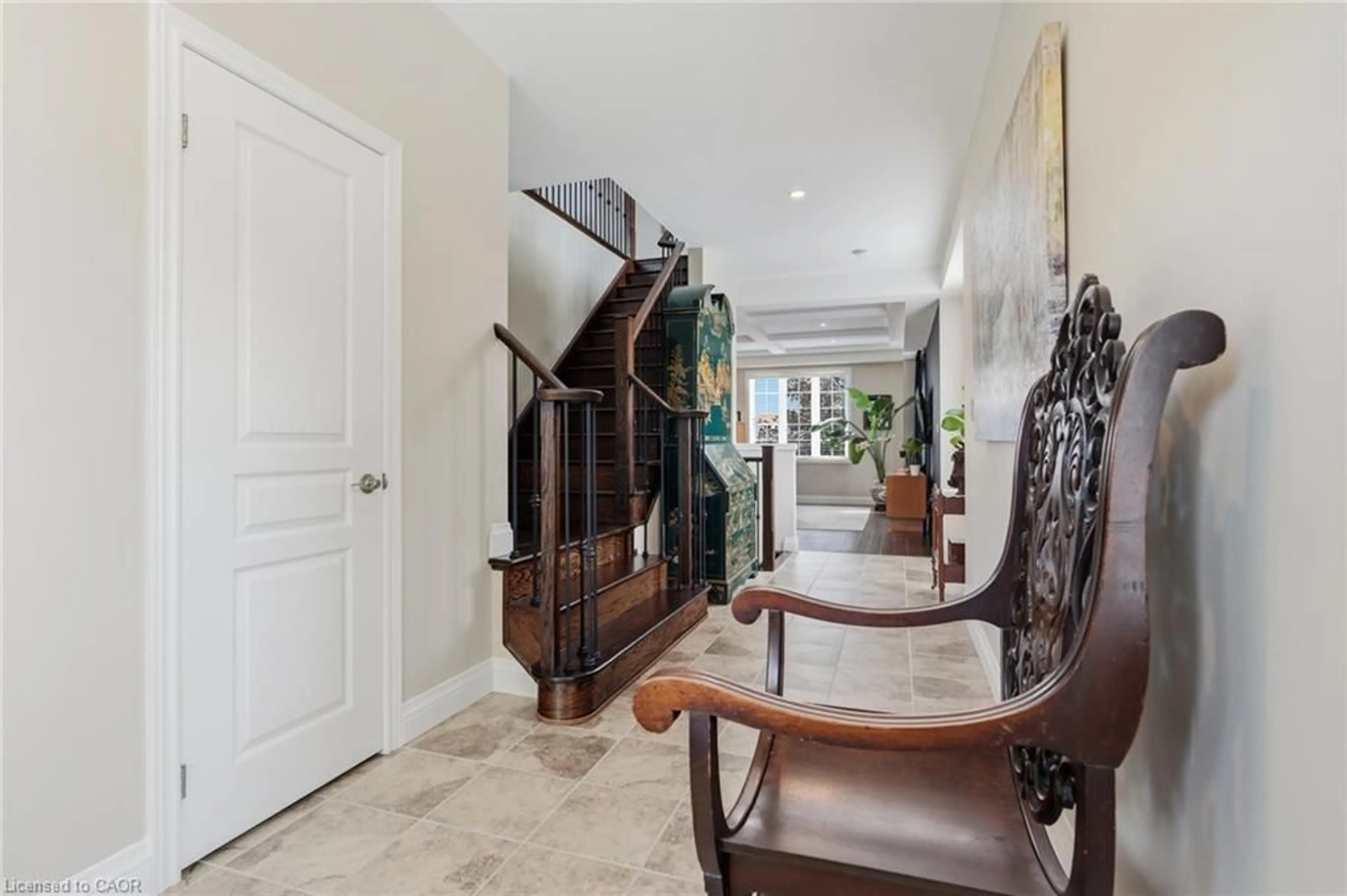 Indoor entryway for 4 Bousfield Crt, Waterdown Ontario L8B 0T3