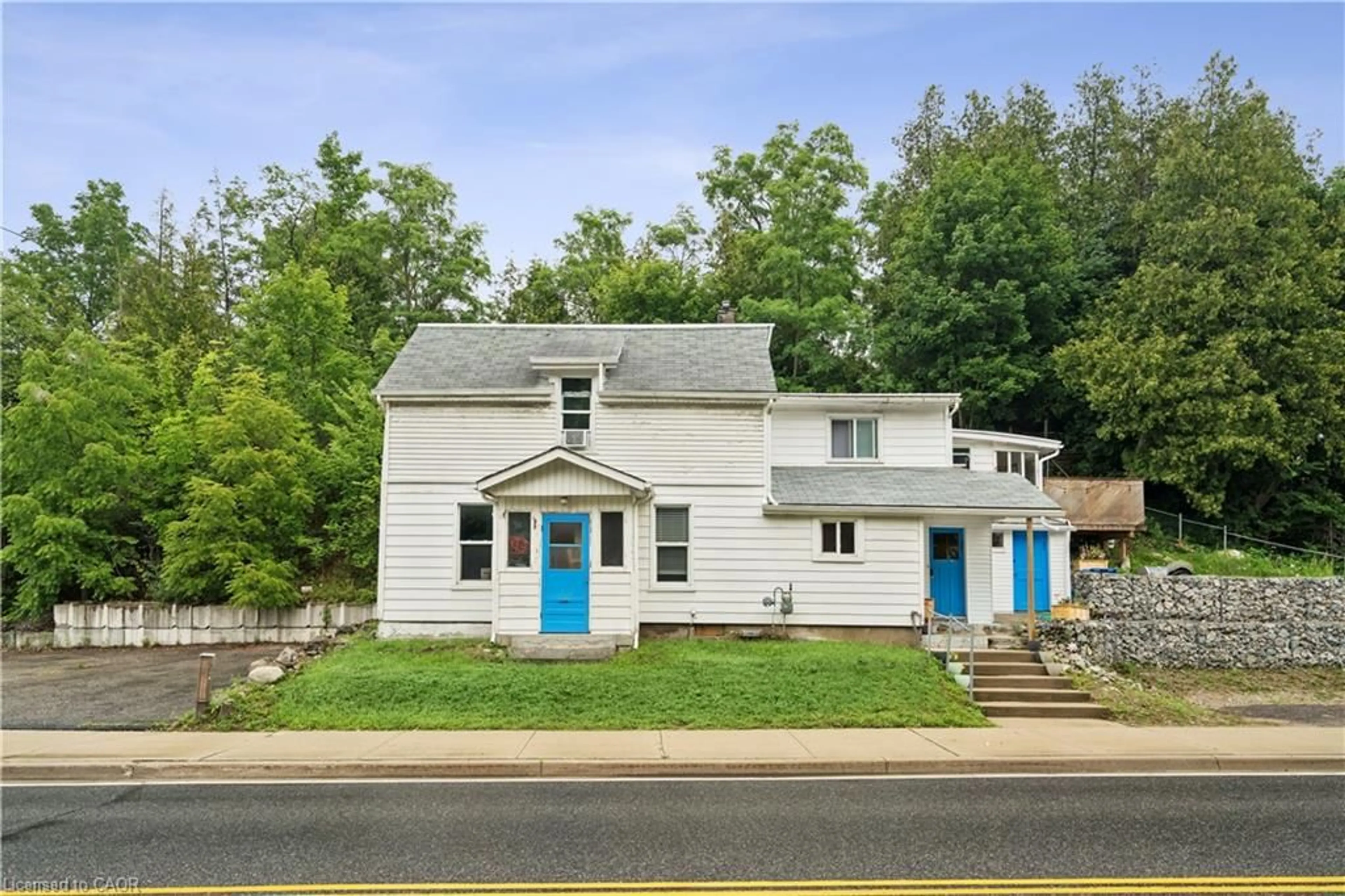 A pic from outside/outdoor area/front of a property/back of a property/a pic from drone, street for 286 Main St, Rockwood Ontario N0B 2K0