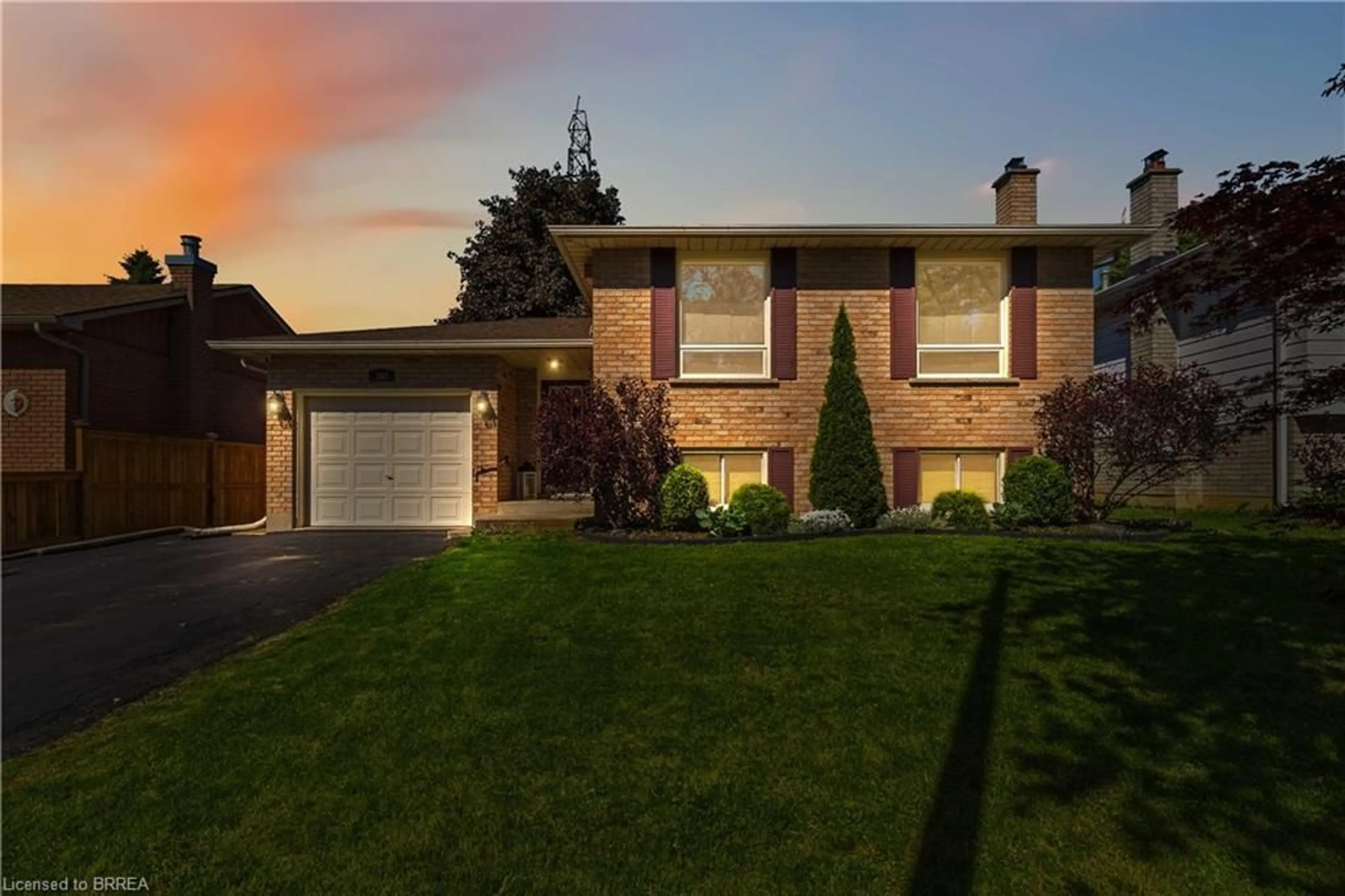 Home with brick exterior material, street for 352 Brantwood Park Rd, Brantford Ontario N3P 1L2