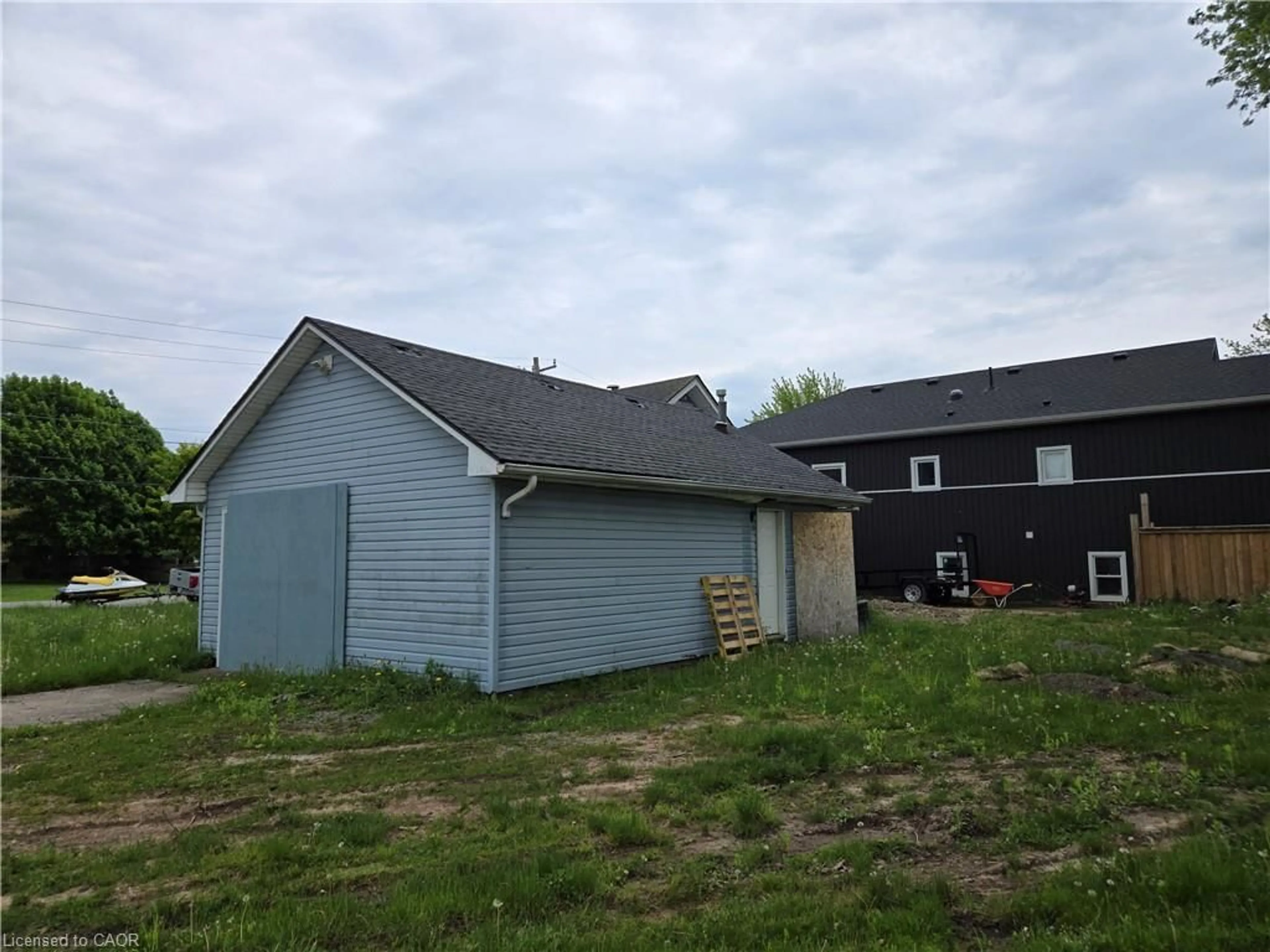 Shed for 303 Ridge Rd, Fort Erie Ontario L0S 1N0