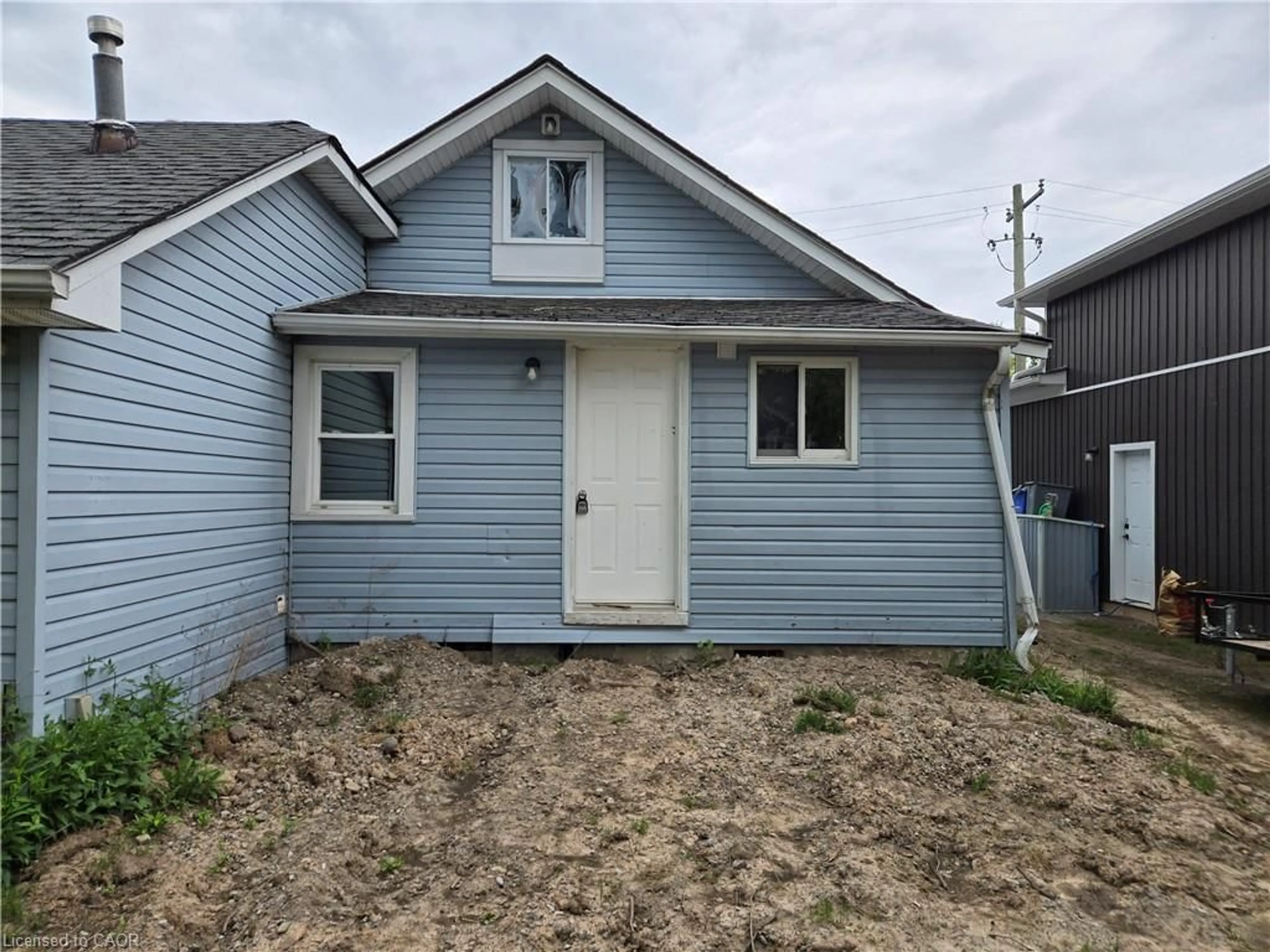 Home with vinyl exterior material, street for 303 Ridge Rd, Fort Erie Ontario L0S 1N0