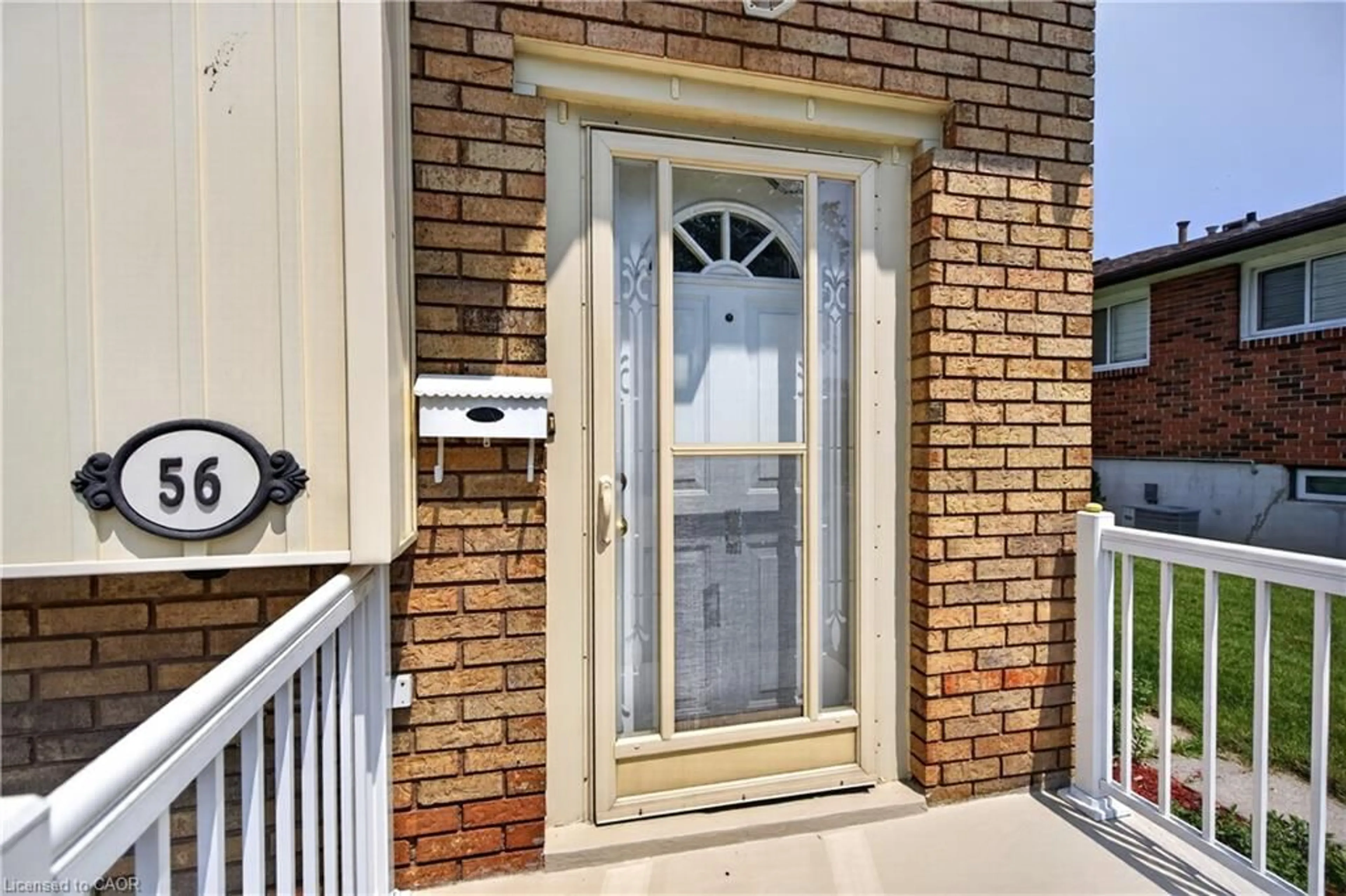 Indoor entryway for 56 Brookstream Crt, Hamilton Ontario L8K 6J2