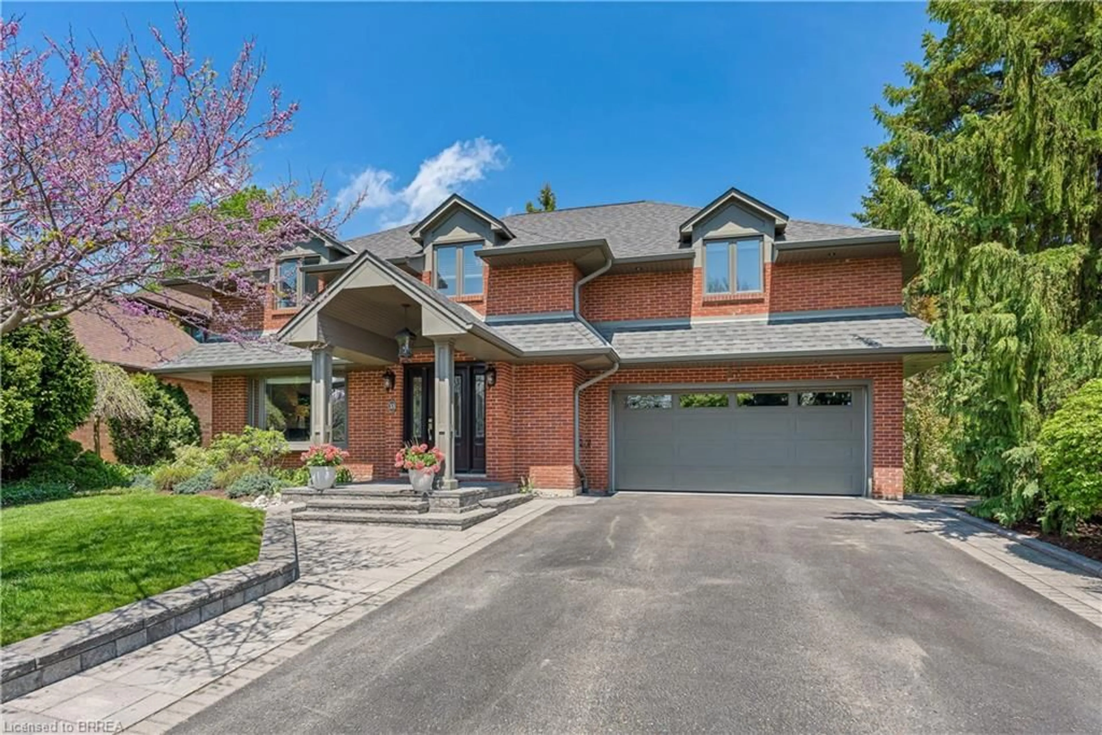 Home with brick exterior material, street for 33 Heslop Crt, Georgetown Ontario L7G 4Z8