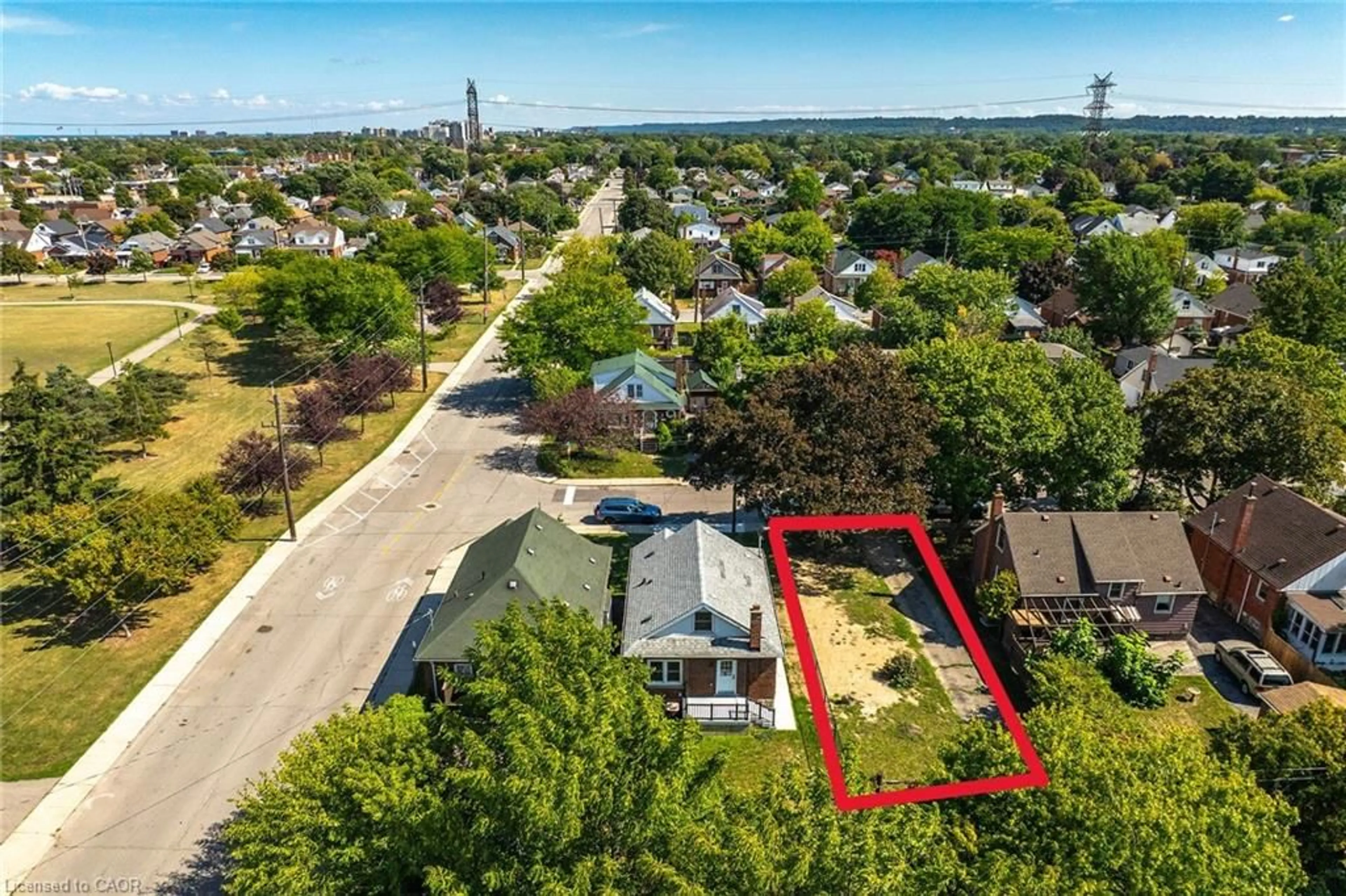 A pic from outside/outdoor area/front of a property/back of a property/a pic from drone, street for 128 Auburn Ave, Hamilton Ontario L8K 3B2