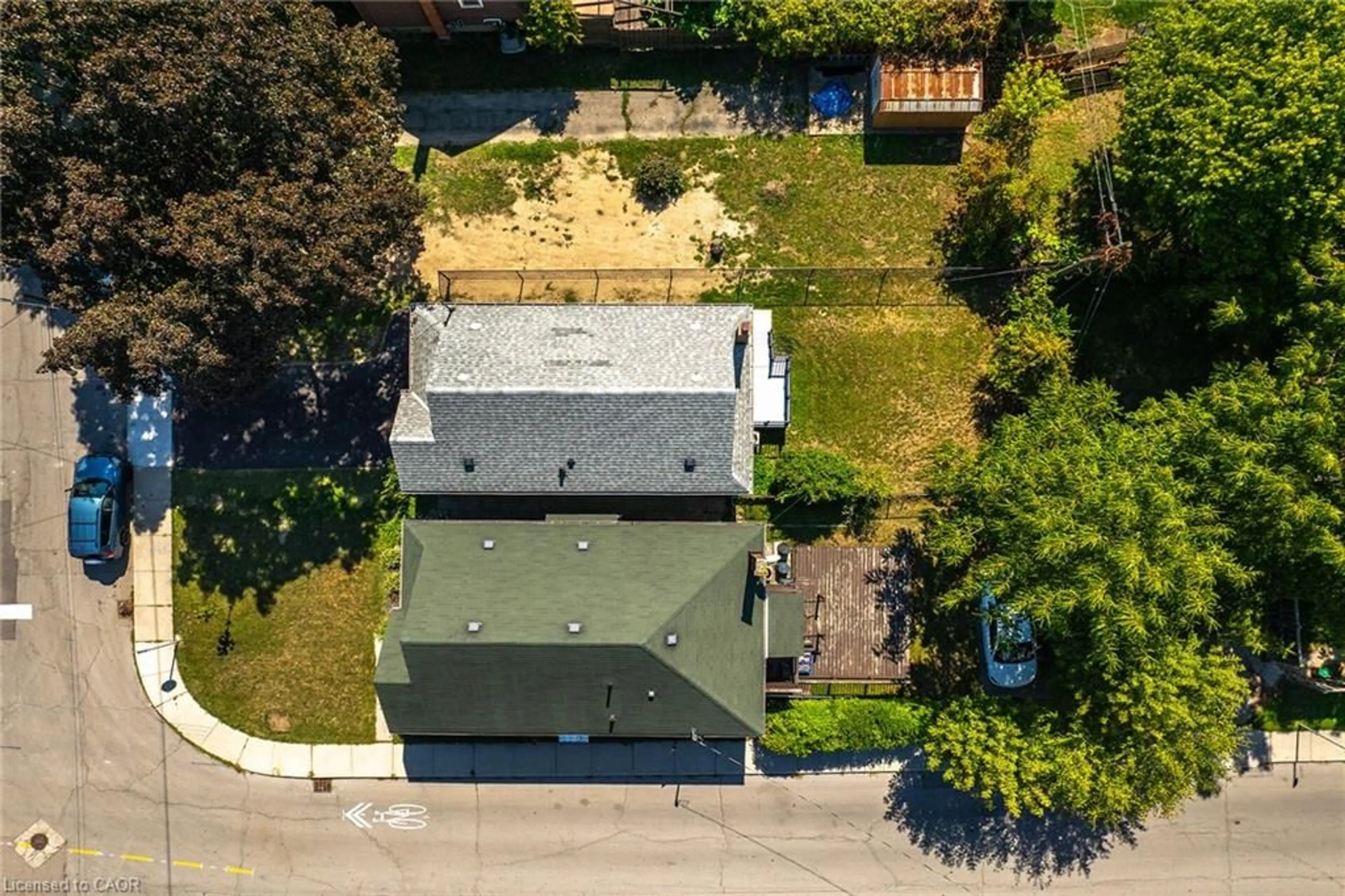 A pic from outside/outdoor area/front of a property/back of a property/a pic from drone, street for 128 Auburn Ave, Hamilton Ontario L8K 3B2