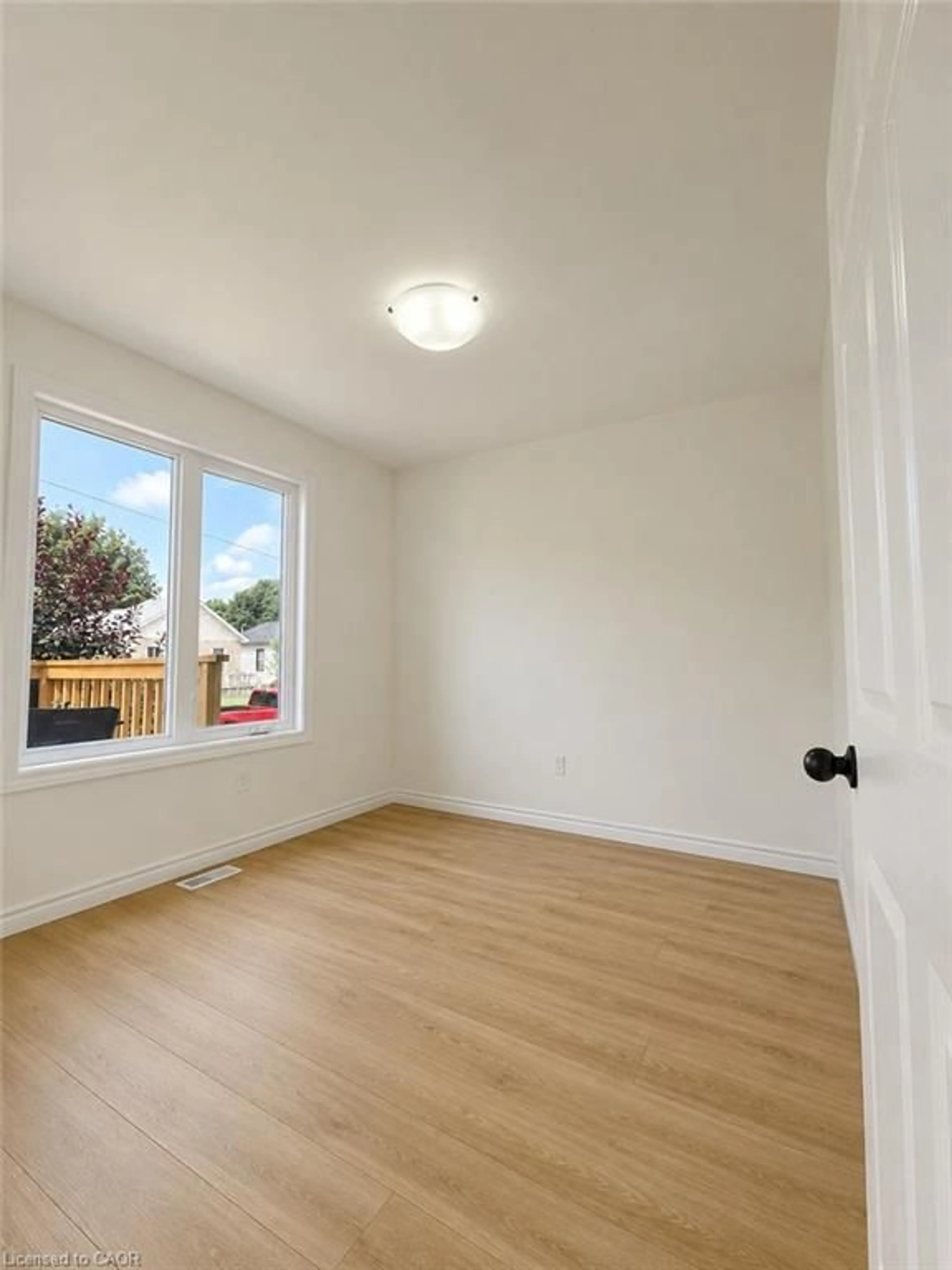 A pic of a room for 13 Stanley St, Cambridge Ontario N1S 2A5
