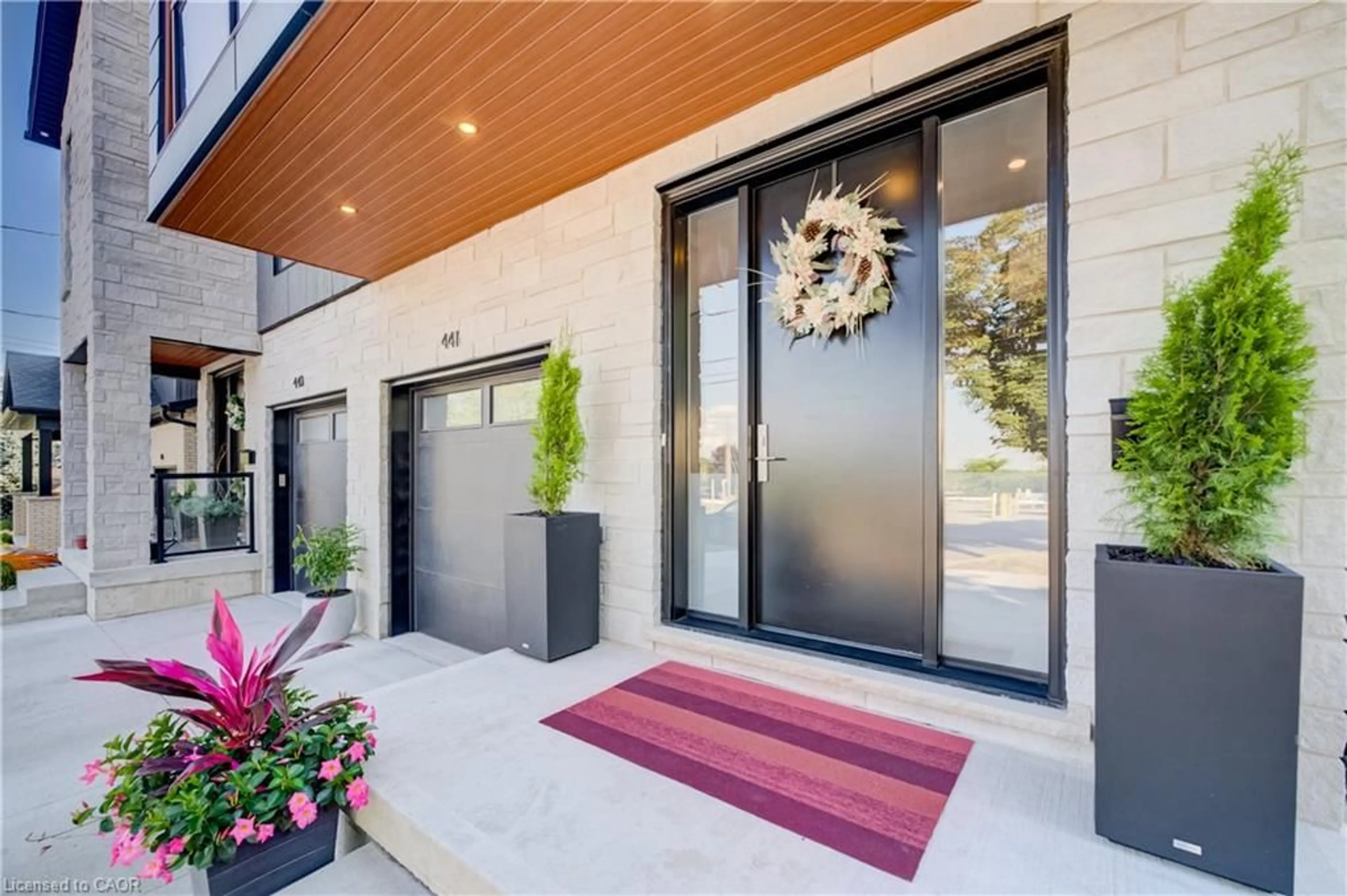 Indoor entryway for 441 East Ave, Kitchener Ontario N2H 1Z7