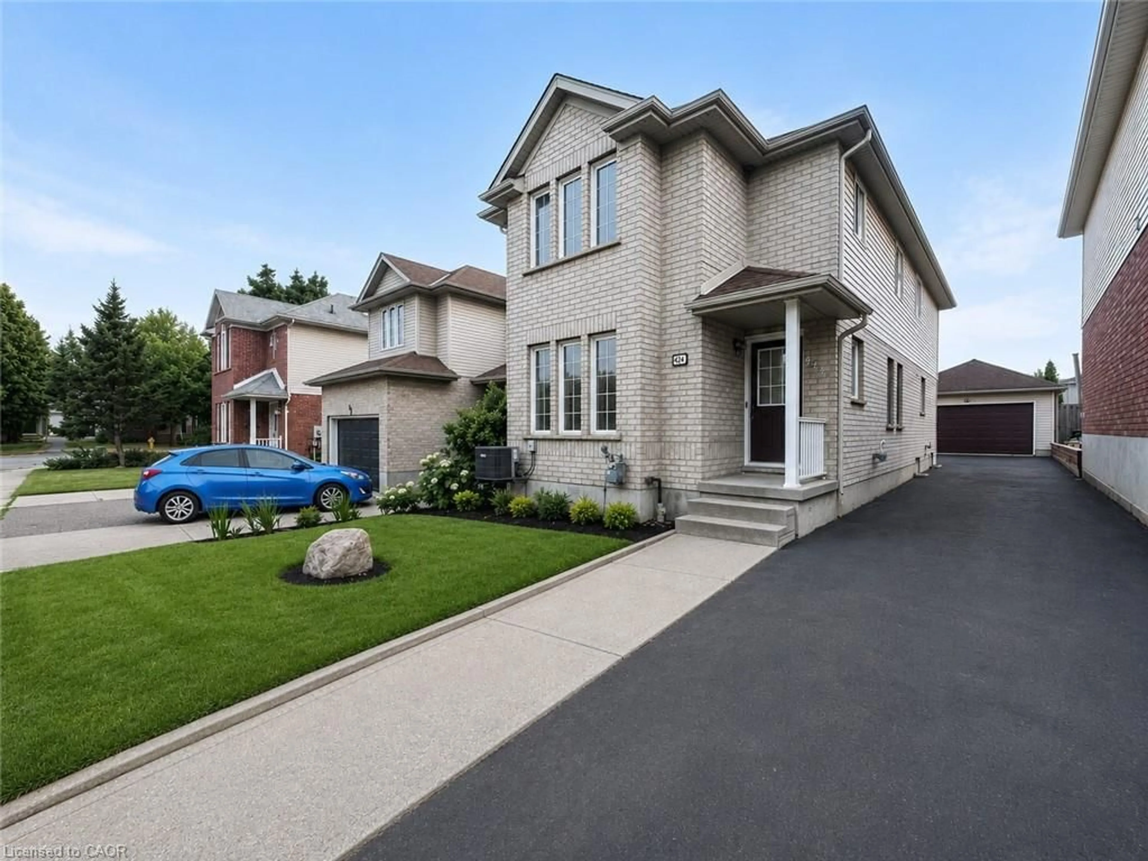 Home with brick exterior material, street for 424 Wake Robin Cres, Kitchener Ontario N2E 3L6