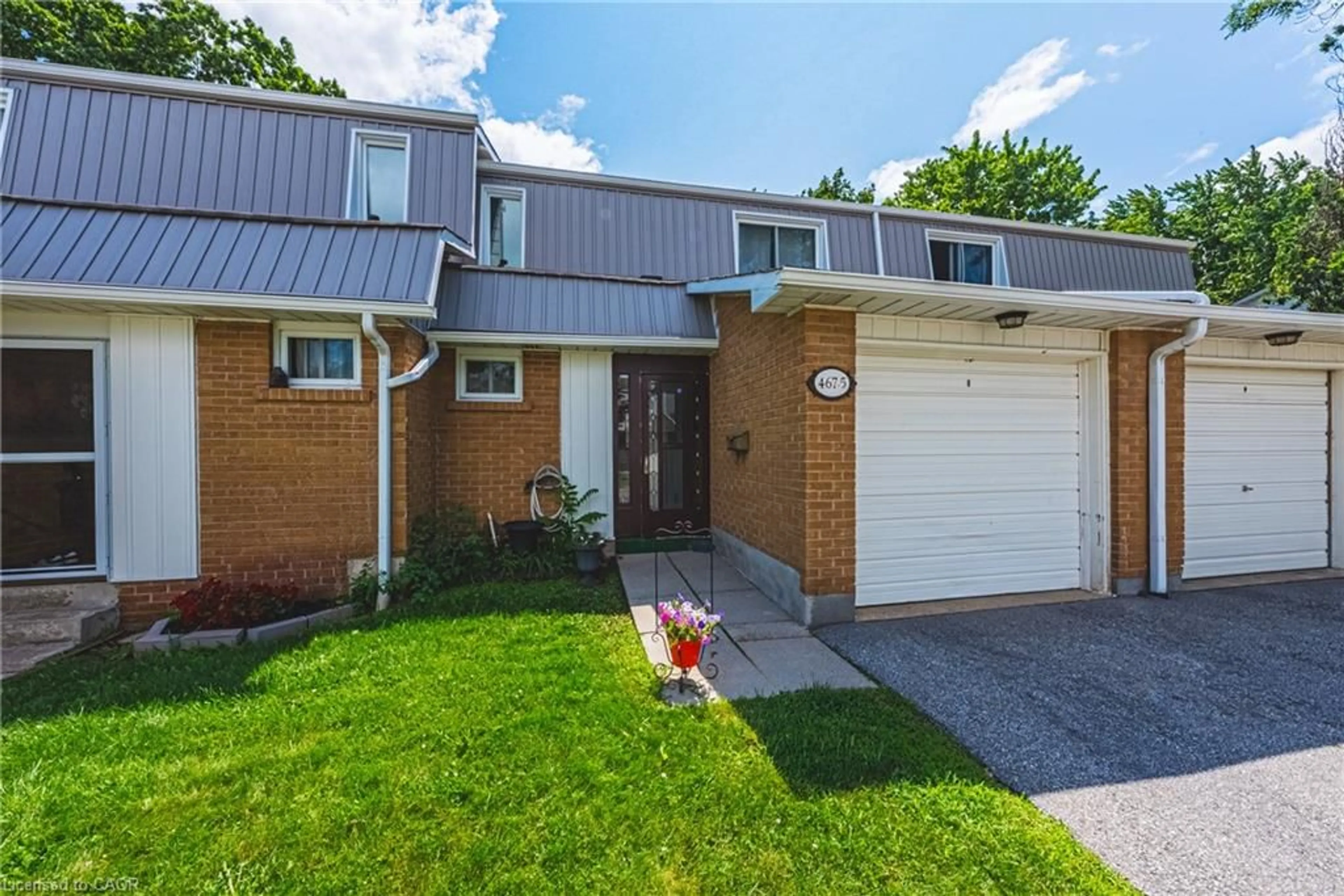 Home with brick exterior material, street for 467 Woodview Rd #5, Burlington Ontario L7N 2Z9