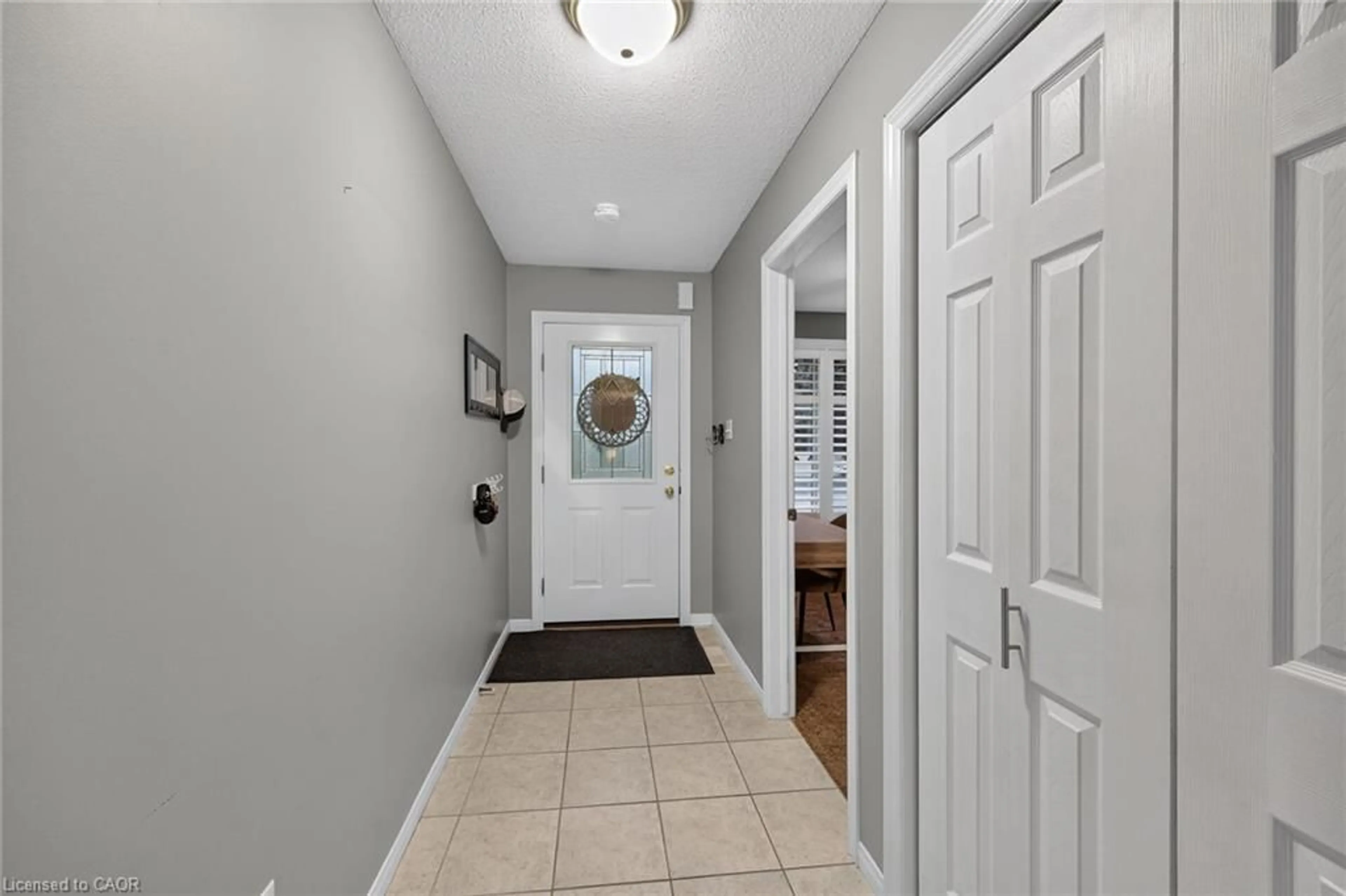 Indoor entryway for 40 Braemar Ave #26, Caledonia Ontario N3W 2N1