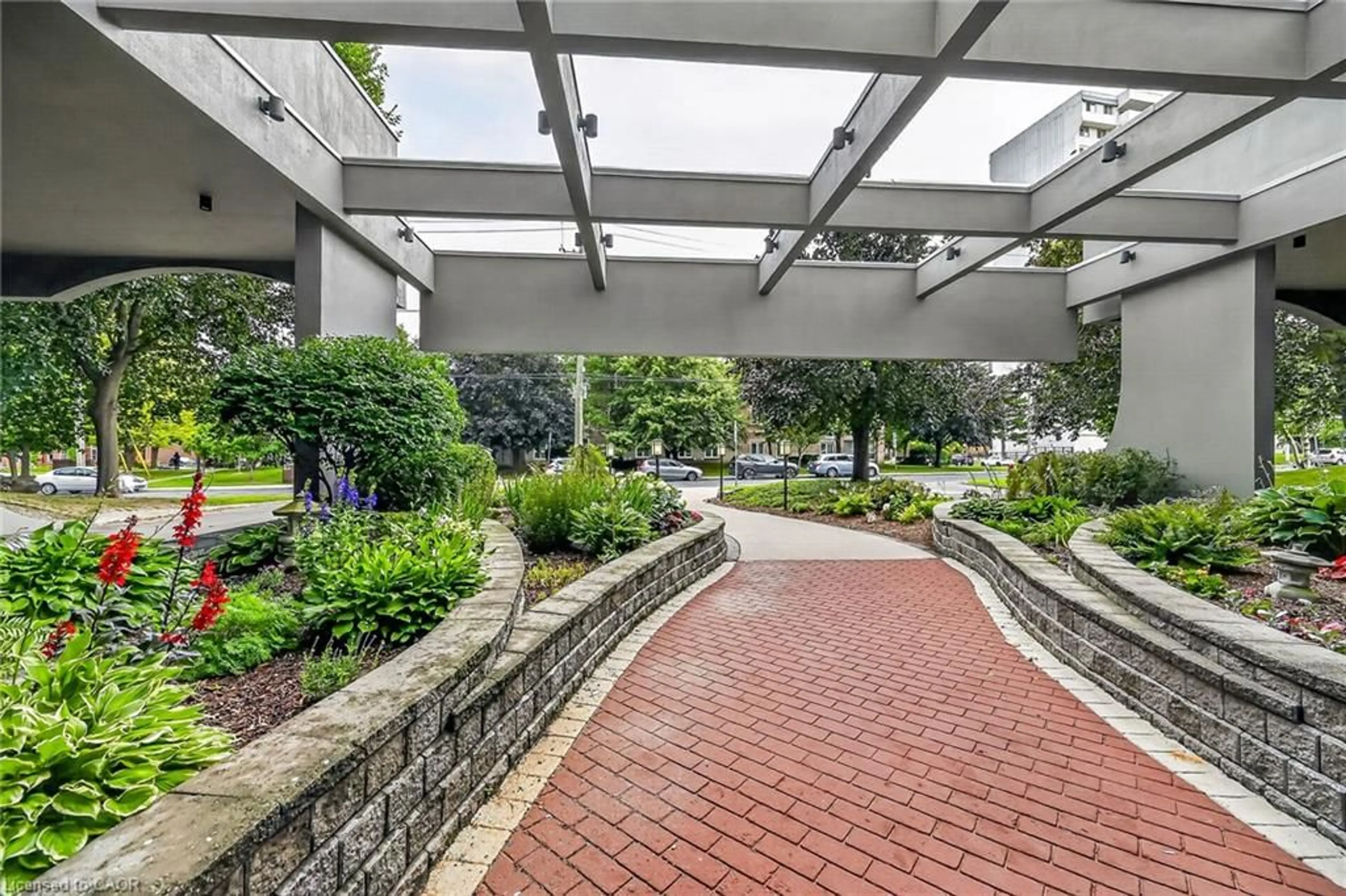 Patio, street for 75 Queen St #1606, Hamilton Ontario L8R 3J3