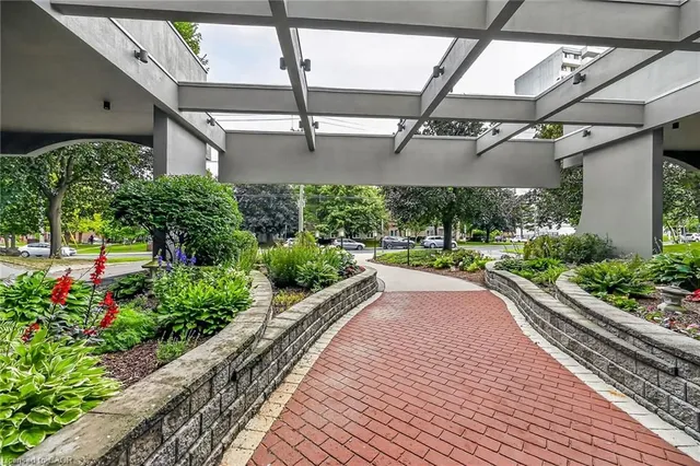 75 Queen St #1606, Hamilton 5