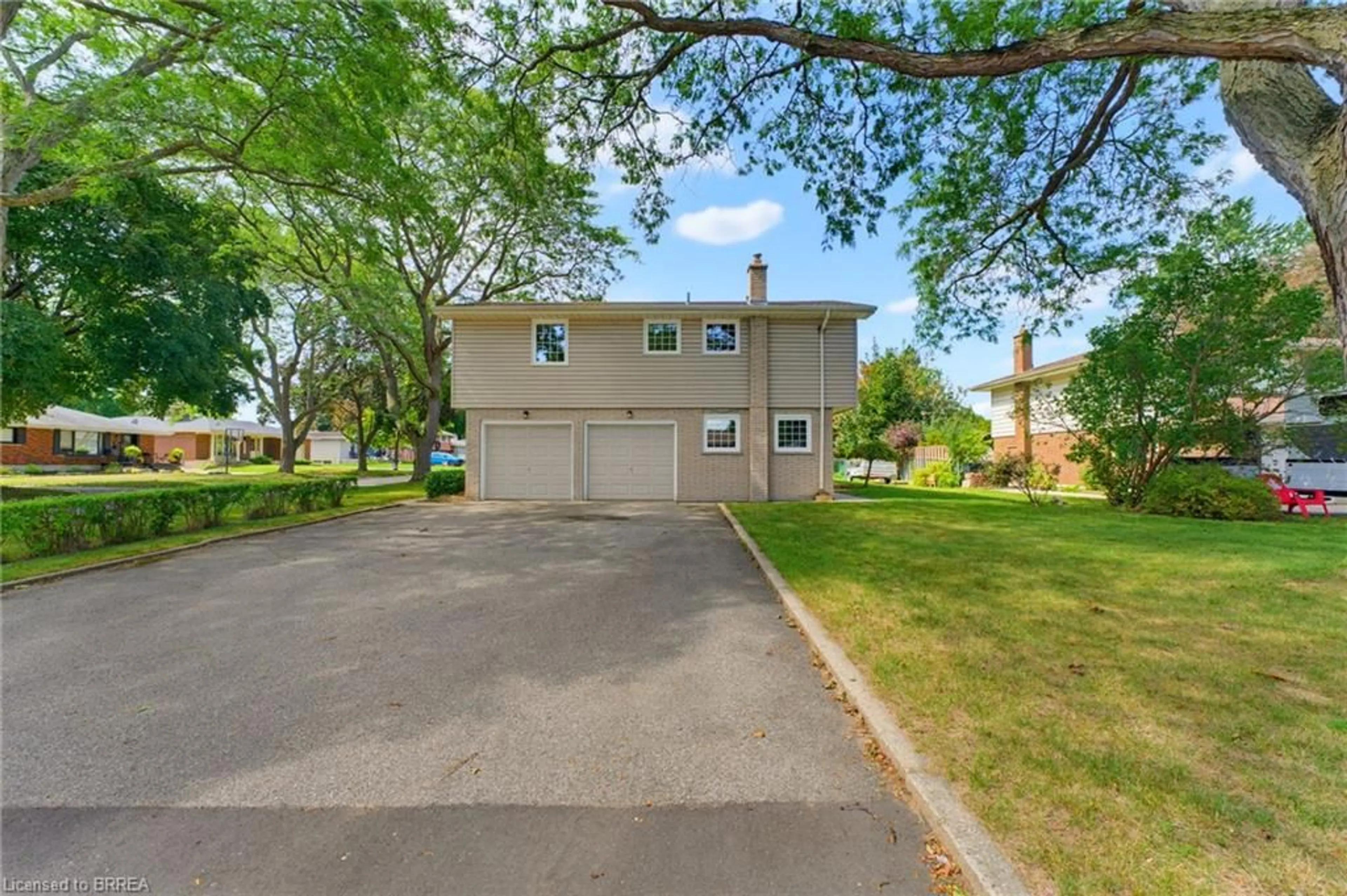 A pic from outside/outdoor area/front of a property/back of a property/a pic from drone, street for 93 Pusey Blvd, Brantford Ontario N3R 2S4