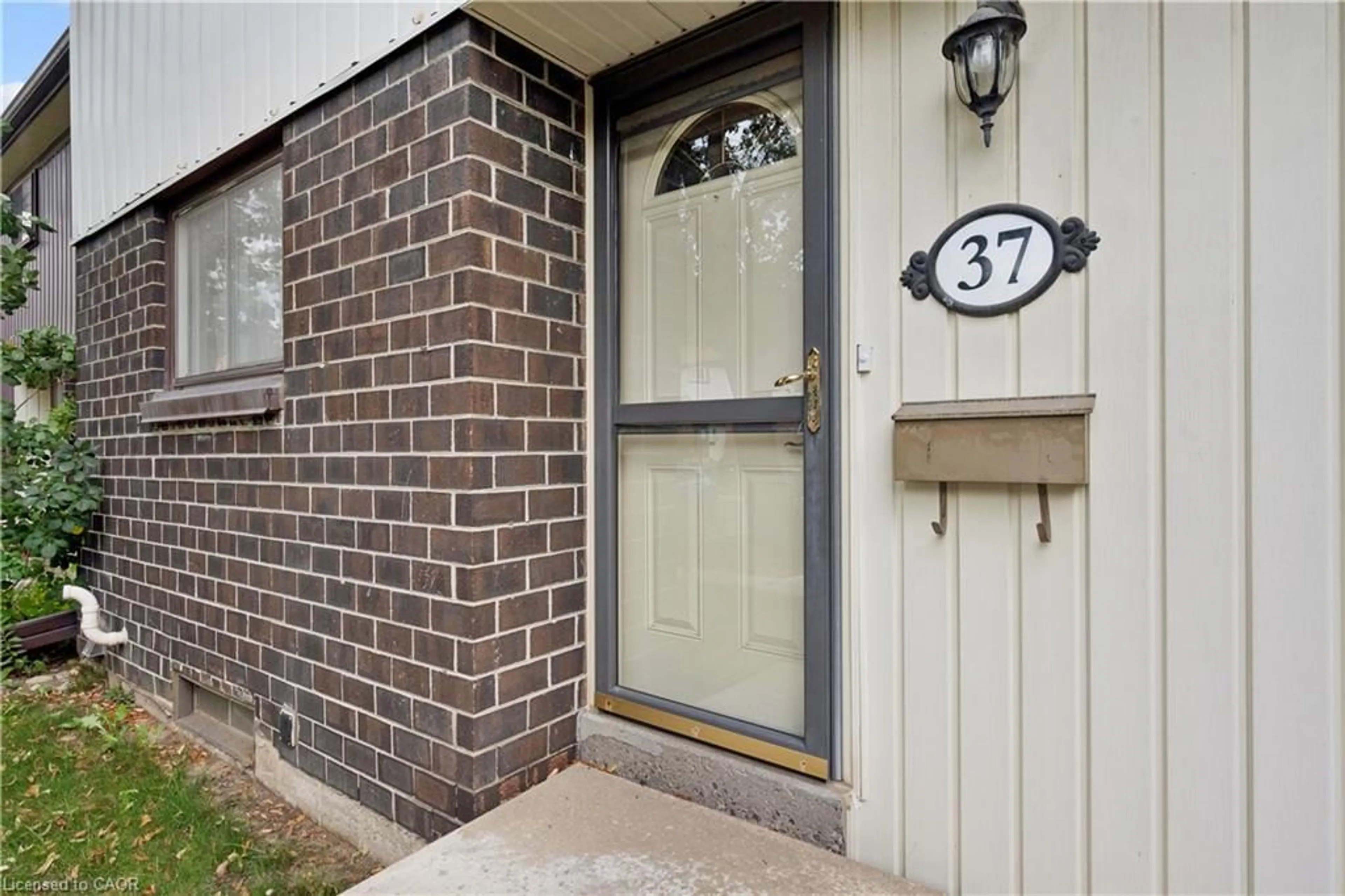 Indoor entryway for 45 Marksam Rd #37, Guelph Ontario N1H 6Y9