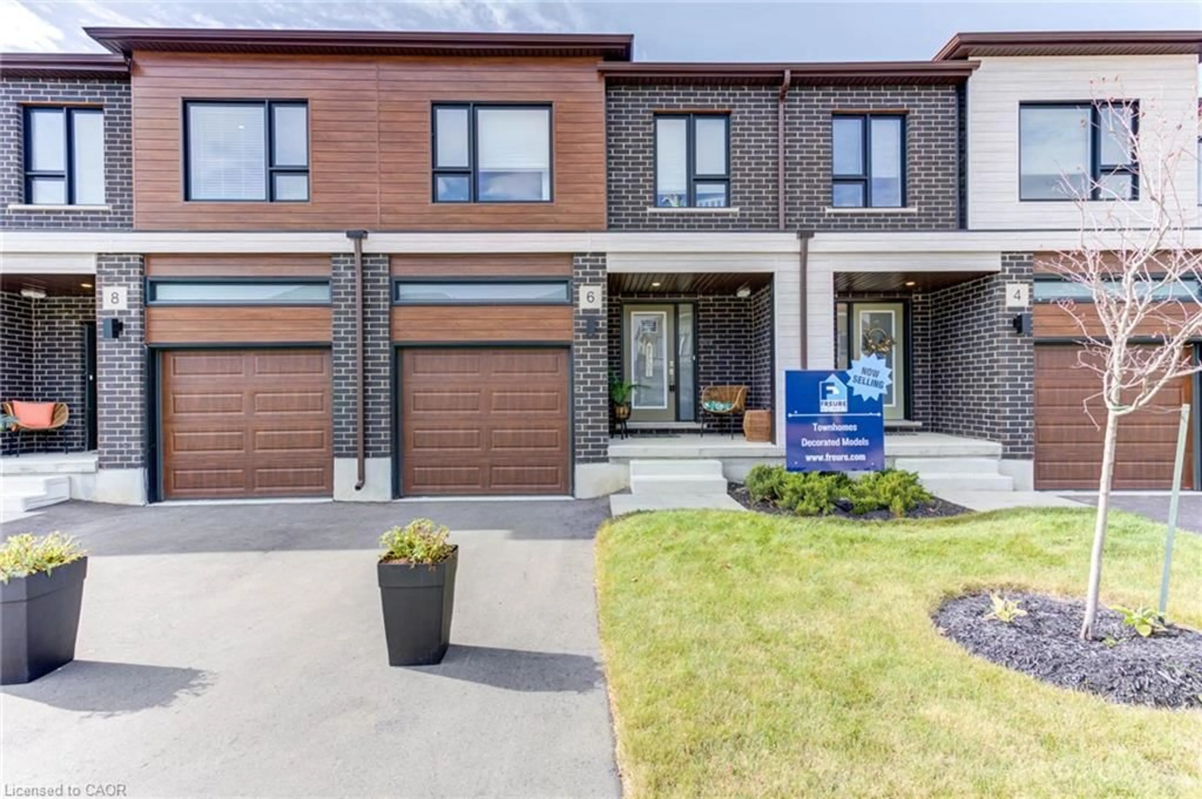 Home with brick exterior material, street for 18 Oak Forest Common #8B, Cambridge Ontario N1S 0G3