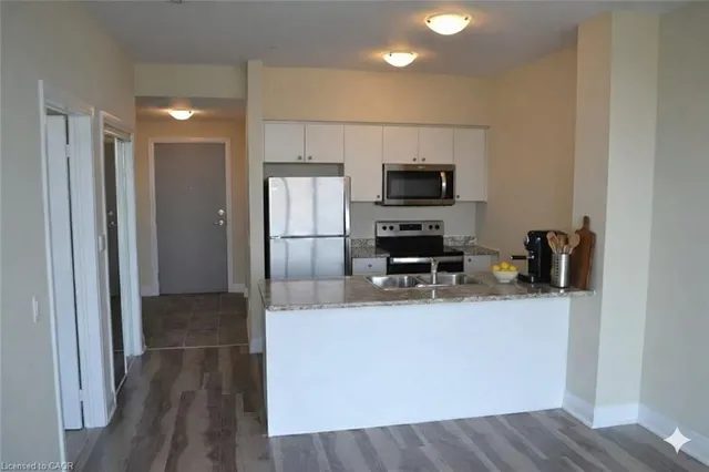 16 Concord Pl #516, Grimsby 3