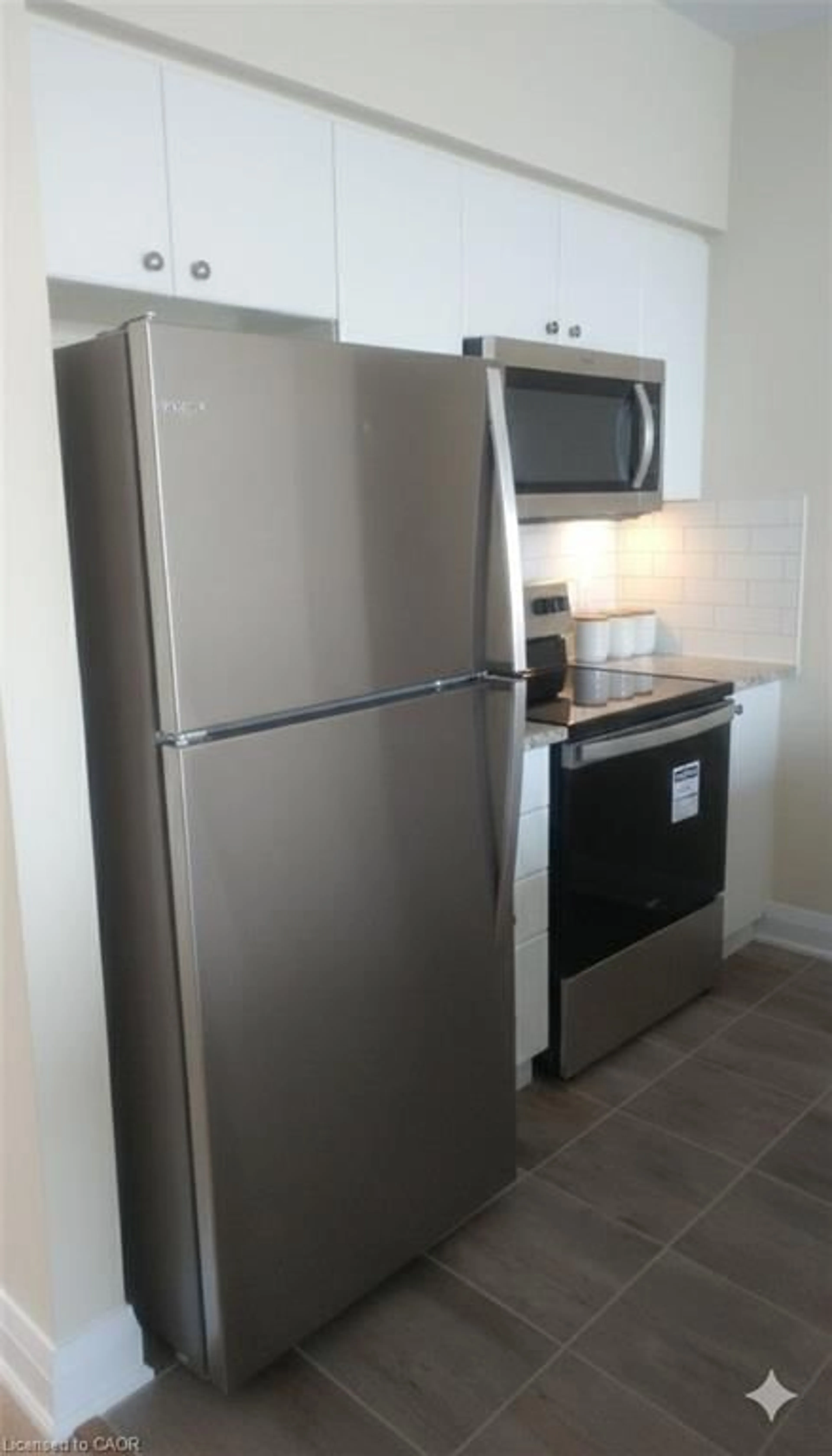 Standard kitchen, unknown for 16 Concord Pl #516, Grimsby Ontario L3M 0J1