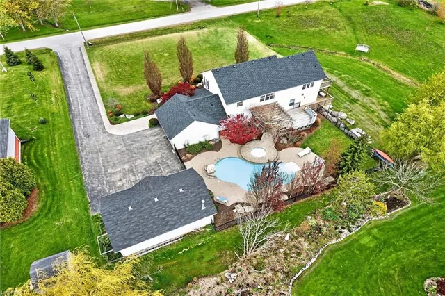20 Haldimand Trail, Dunnville 2
