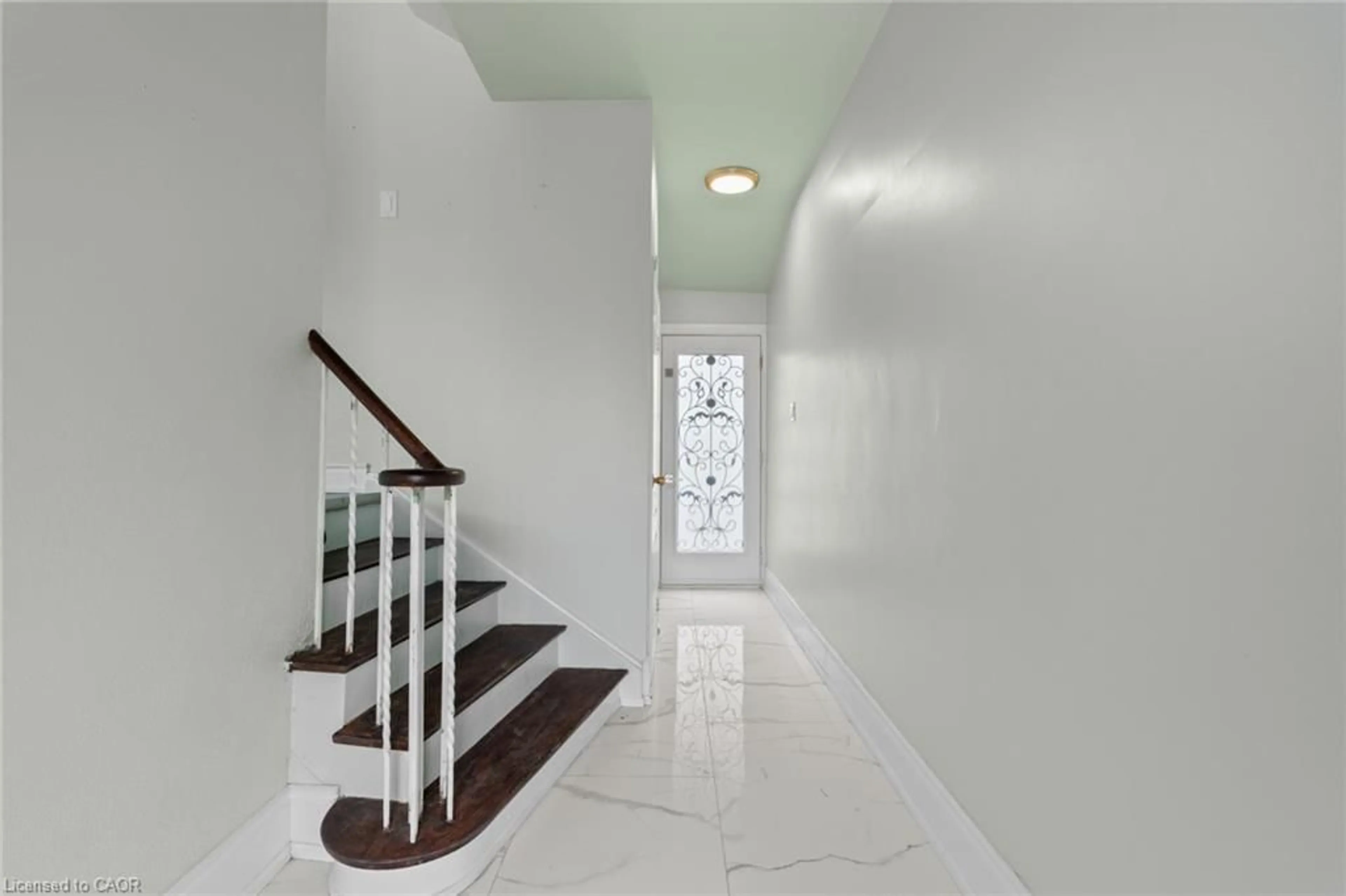 Indoor foyer for 383 Bartley Bull Pky, Brampton Ontario L6W 2M1