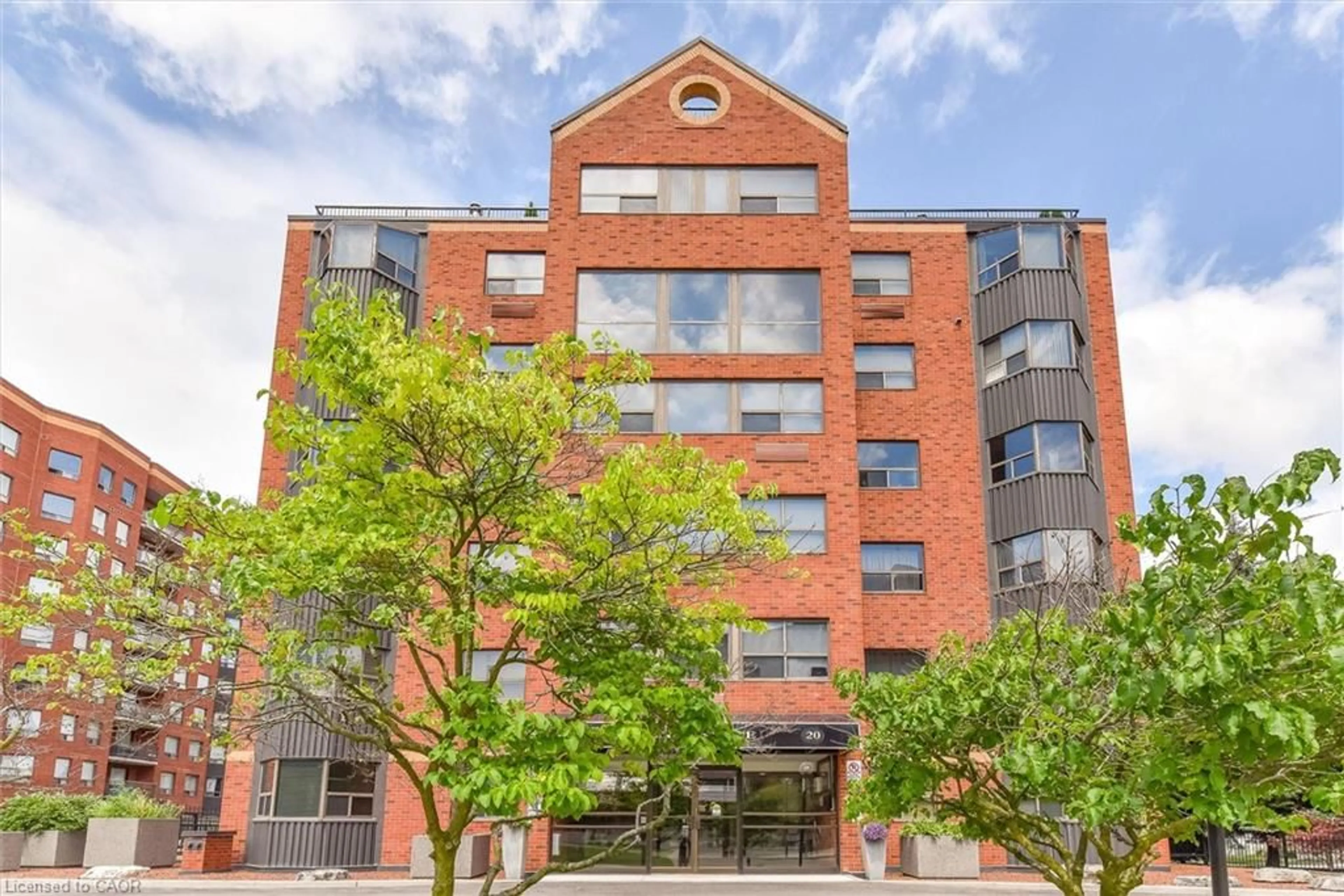 Home with brick exterior material, building for 20 Ellen St #408, Kitchener Ontario N2H 6R7