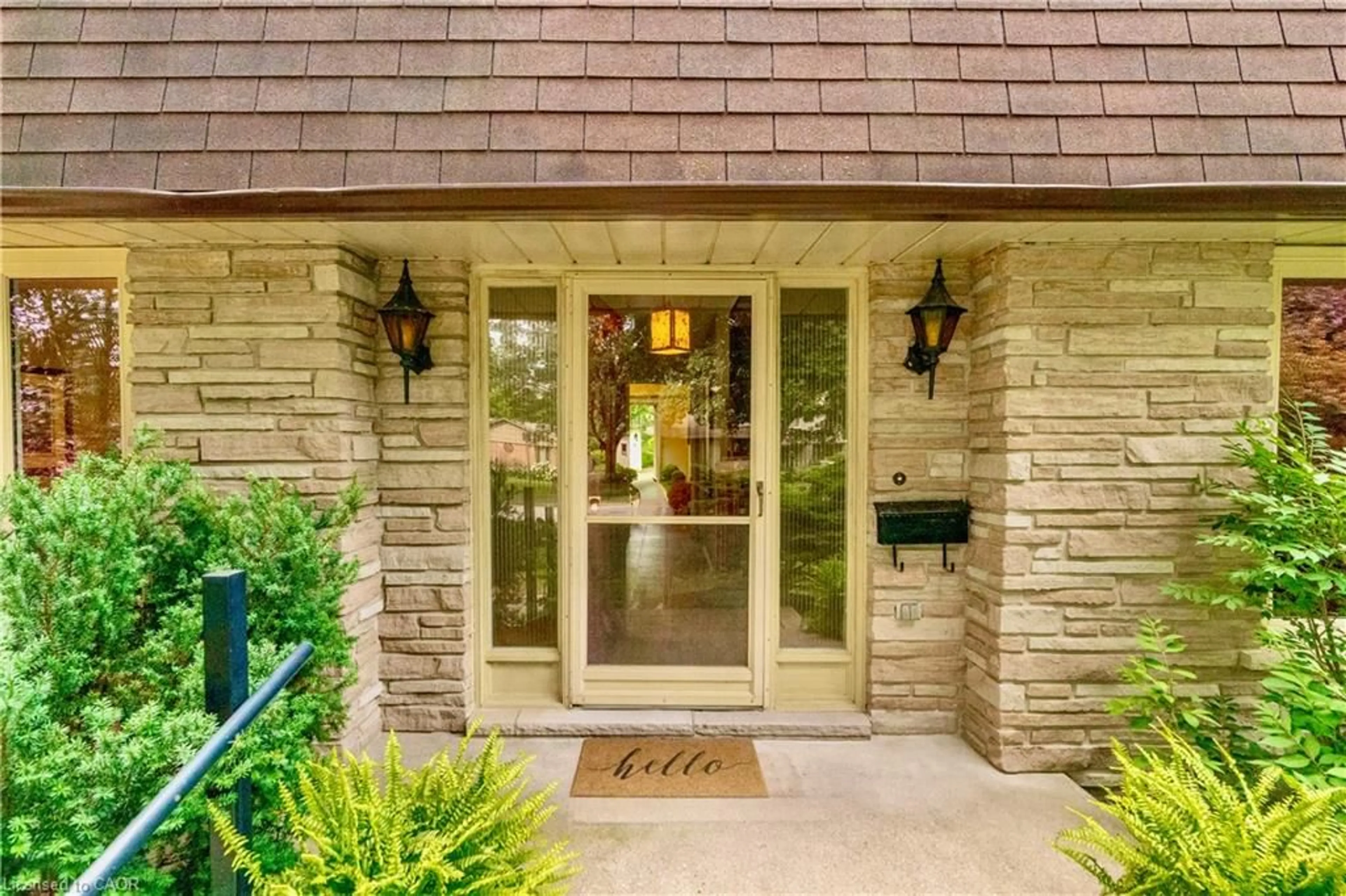 Indoor entryway for 32 Waverley Dr, Guelph Ontario N1E 6C8