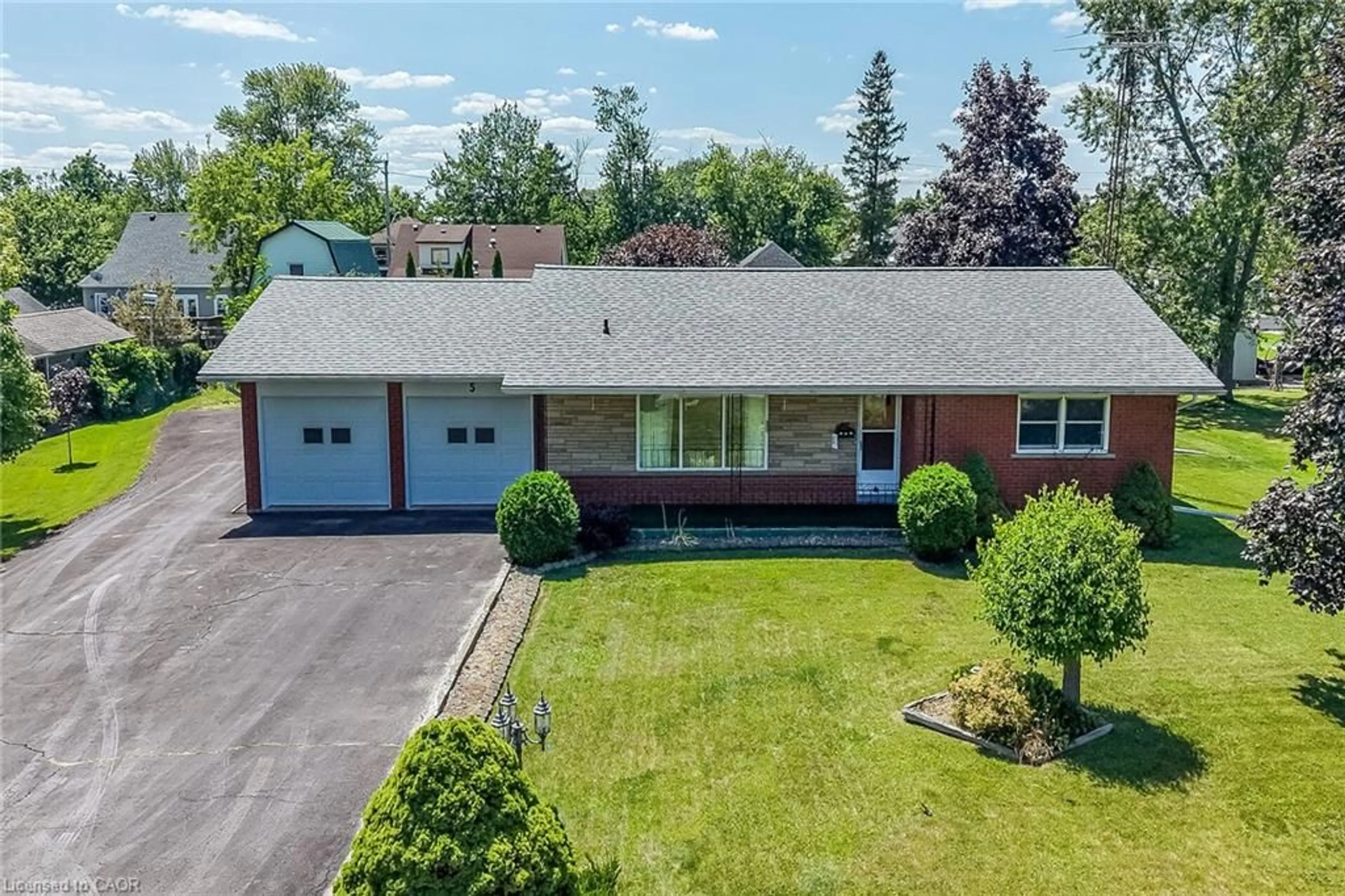 A pic from outside/outdoor area/front of a property/back of a property/a pic from drone, street for 1 Keen St, Jarvis Ontario N0A 1J0