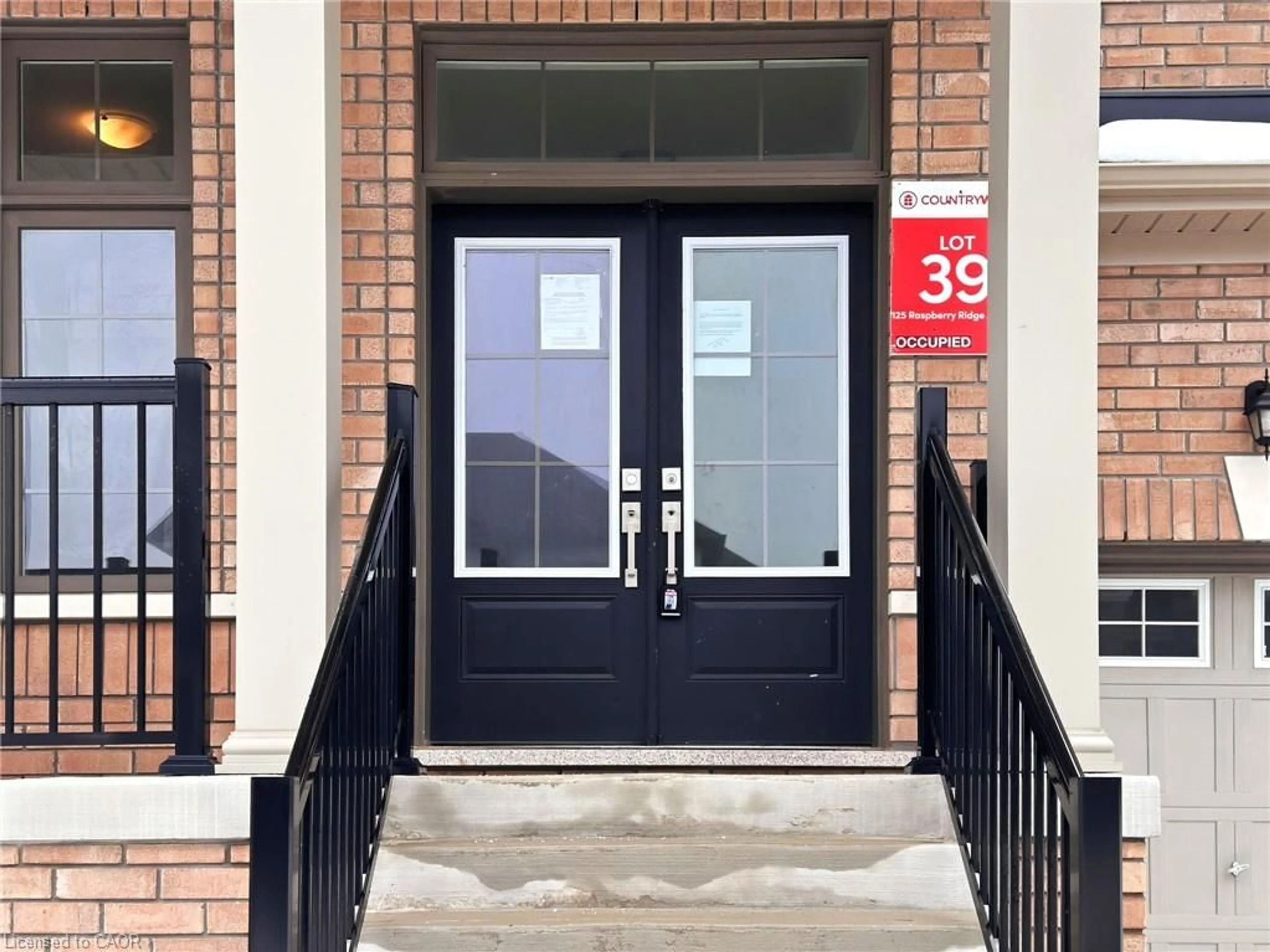 Indoor entryway for 125 Raspberry Ridge Ave, Caledon East Ontario L7C 4N2