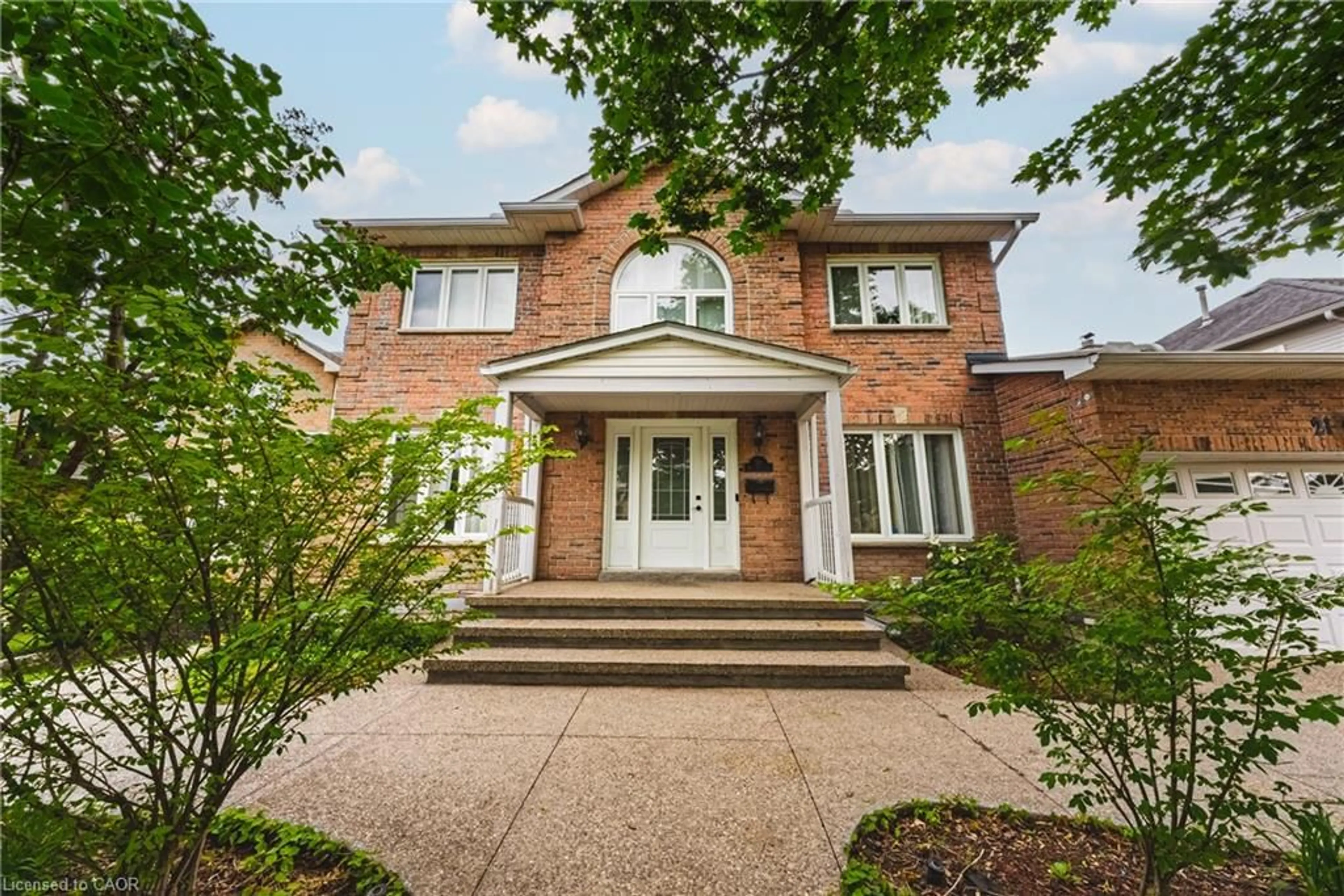 Home with brick exterior material, street for 21 Moss Blvd, Dundas Ontario L9H 6S3