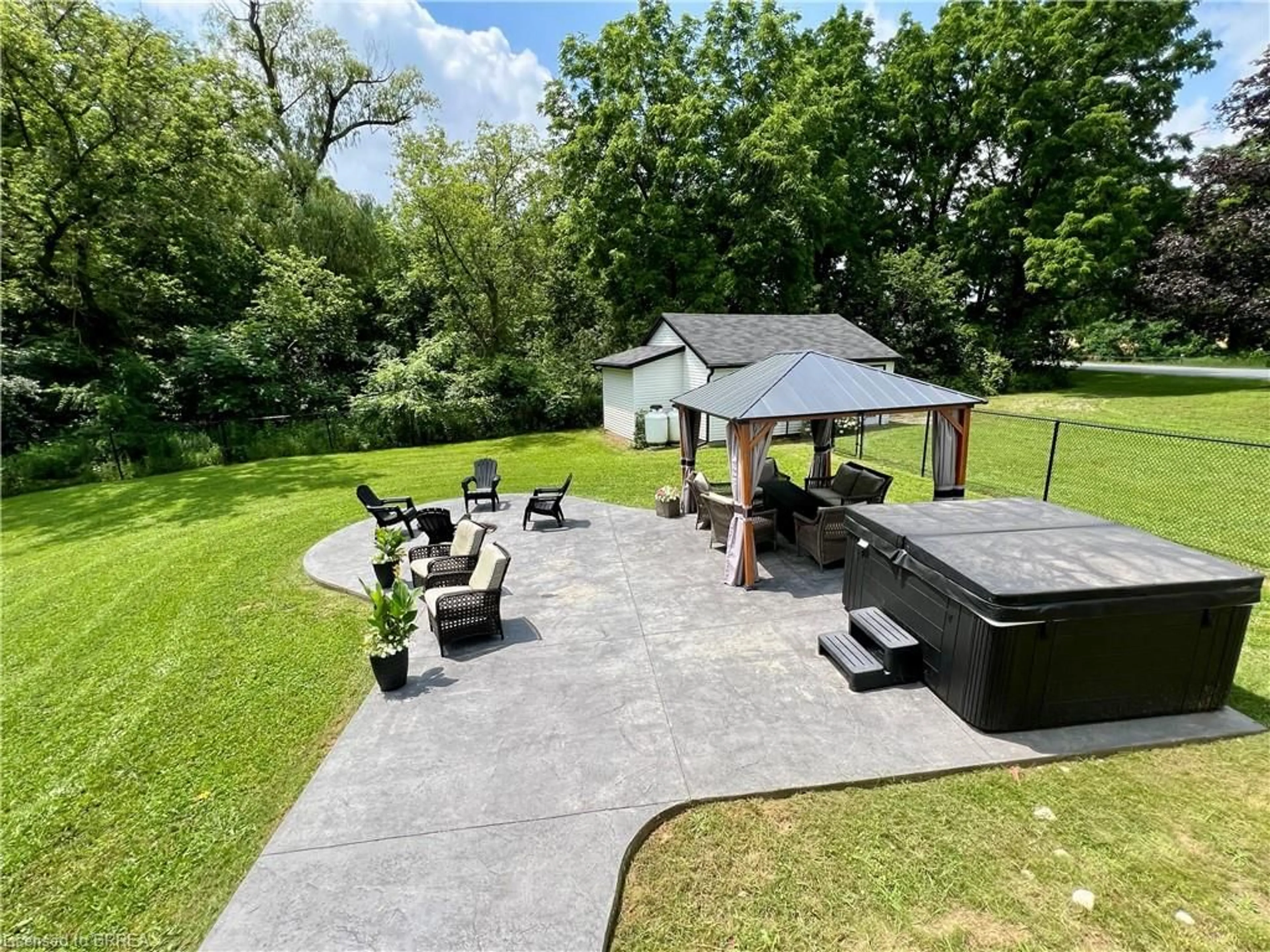A pic from outside/outdoor area/front of a property/back of a property/a pic from drone, unknown for 46 Angling Rd, Waterford Ontario N0E 1Y0