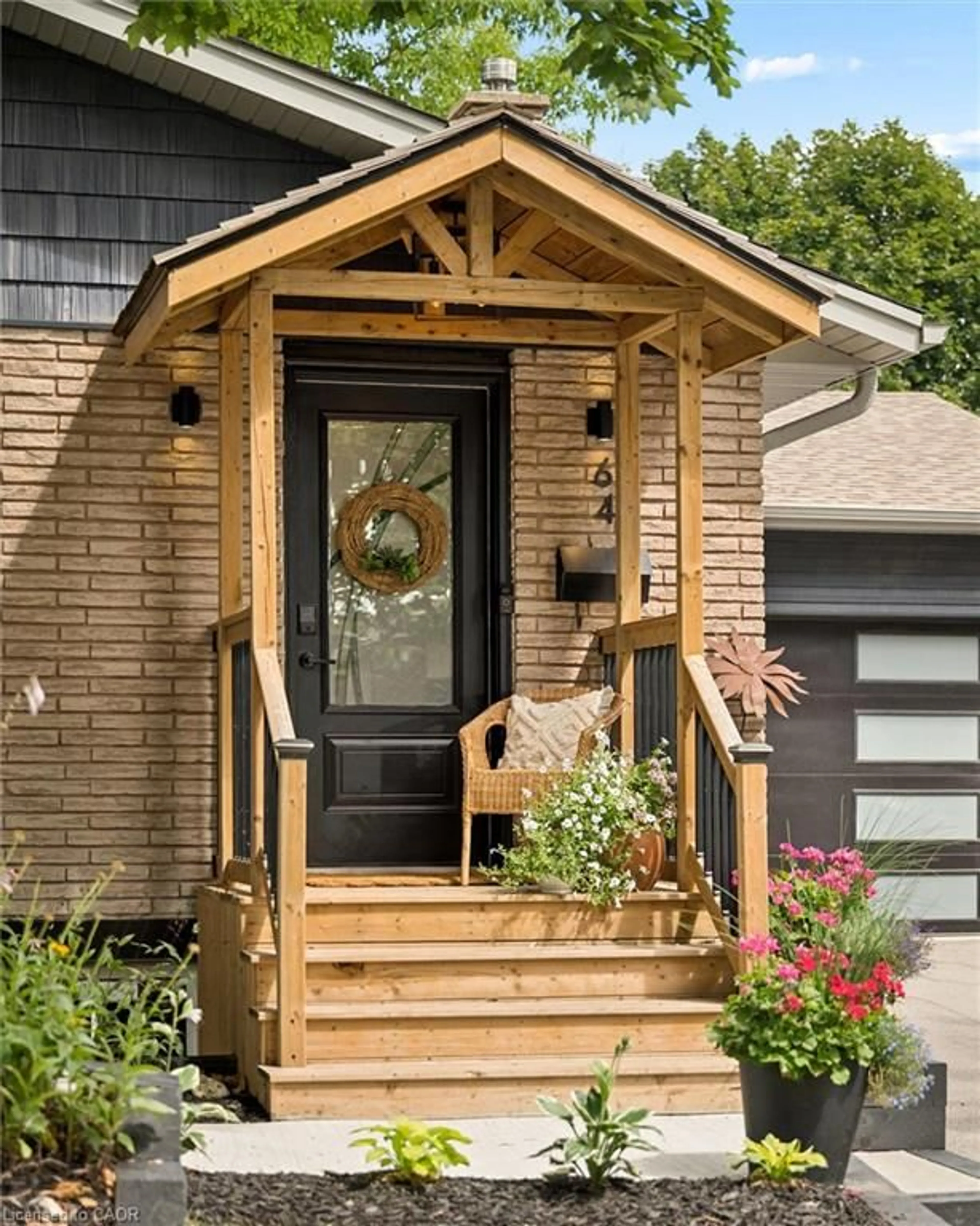 Indoor entryway for 64 Westbury Cres, Cambridge Ontario N3C 3G2