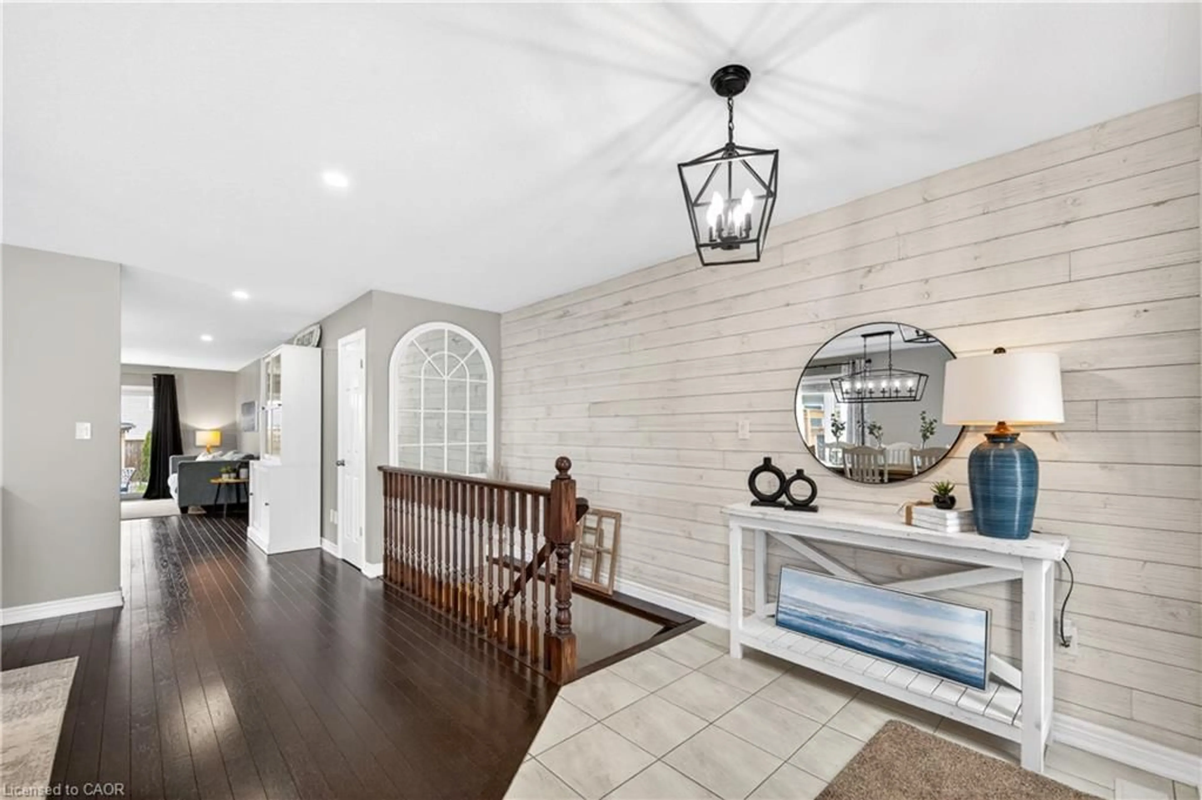 Indoor entryway for 22 Linda Cres, Hagersville Ontario N0A 1H0
