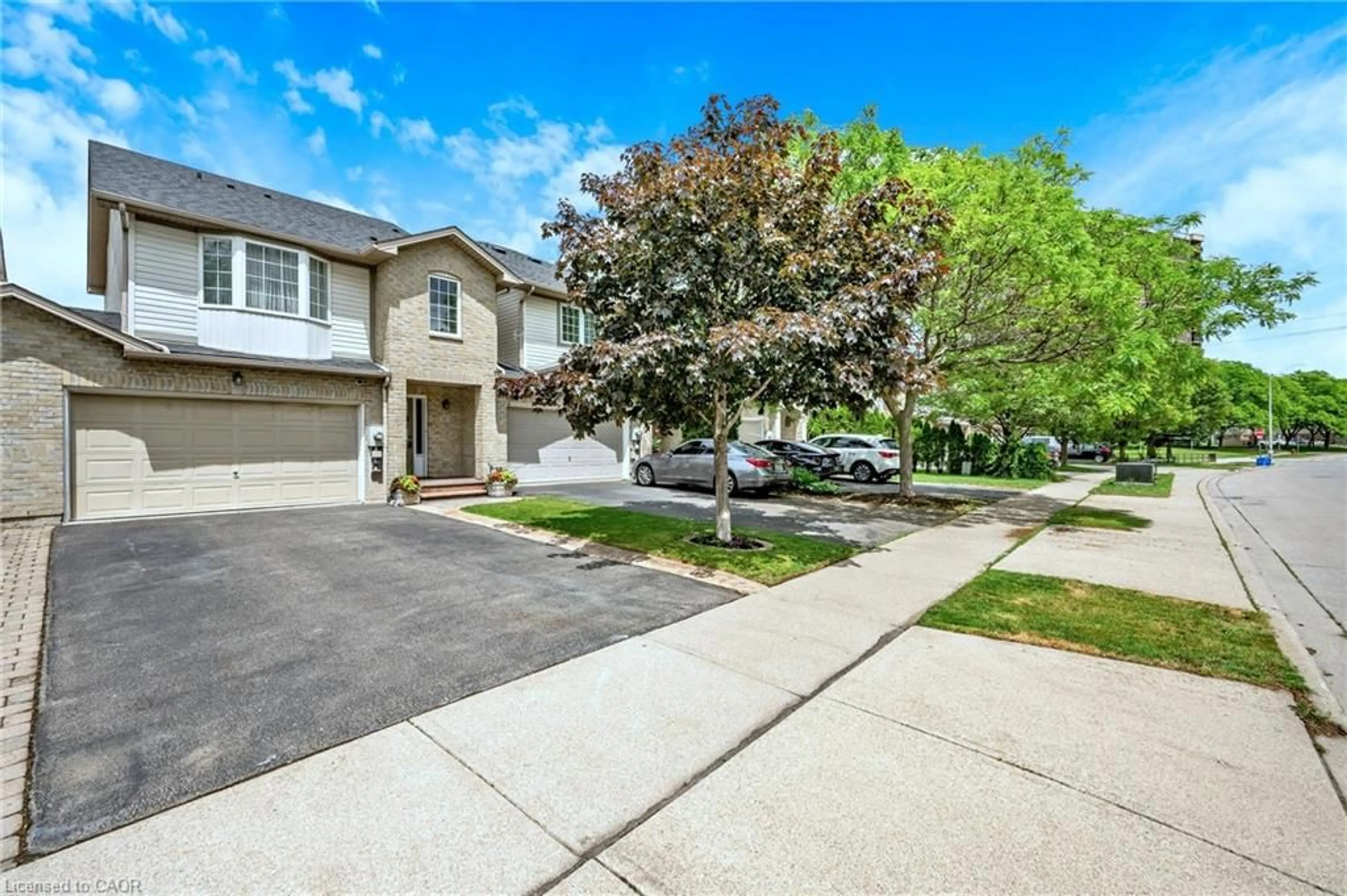 A pic from outside/outdoor area/front of a property/back of a property/a pic from drone, street for 117 Frances Ave, Stoney Creek Ontario L8E 6A3