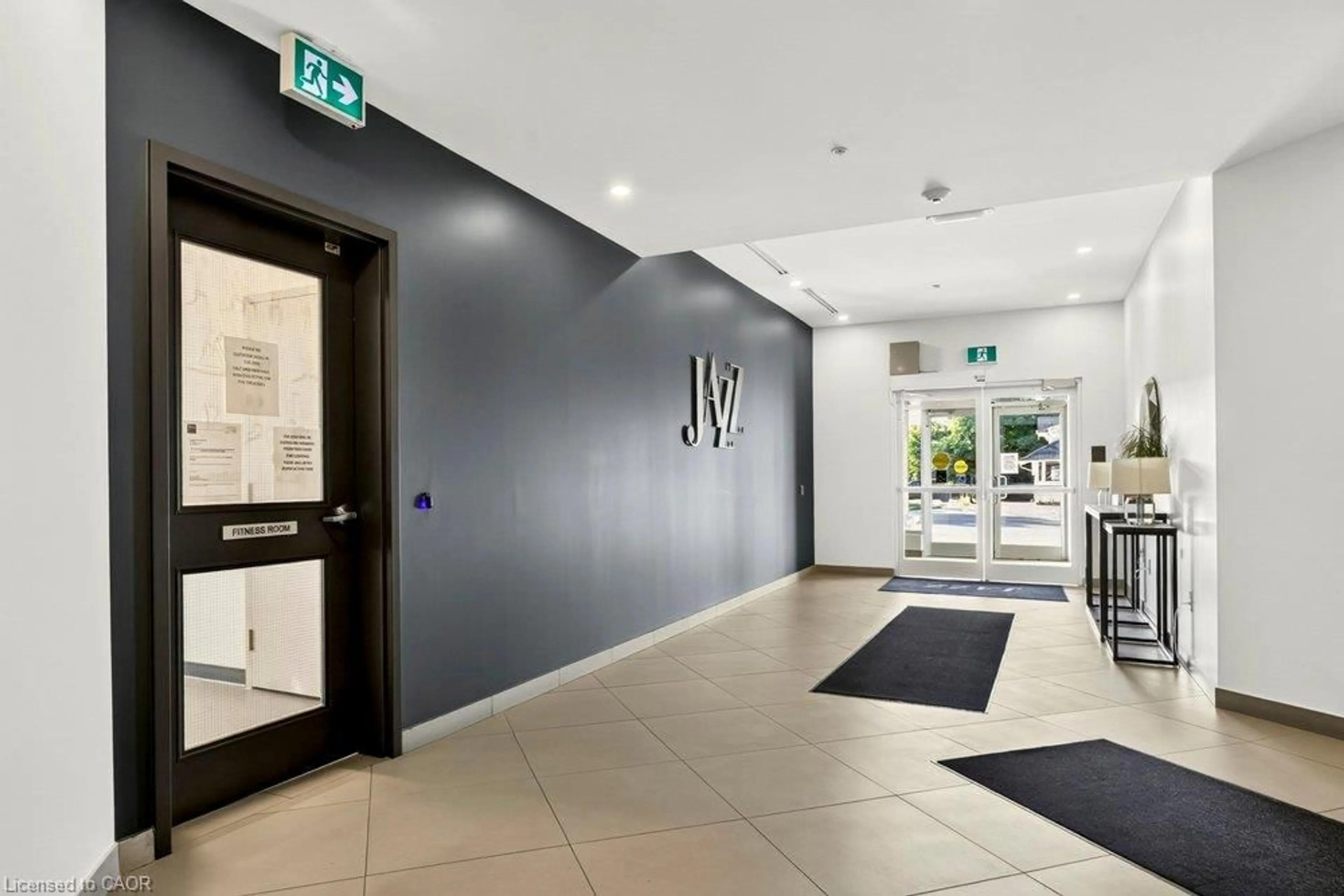 Indoor foyer for 457 Plains Rd #225, Burlington Ontario L7T 0B8