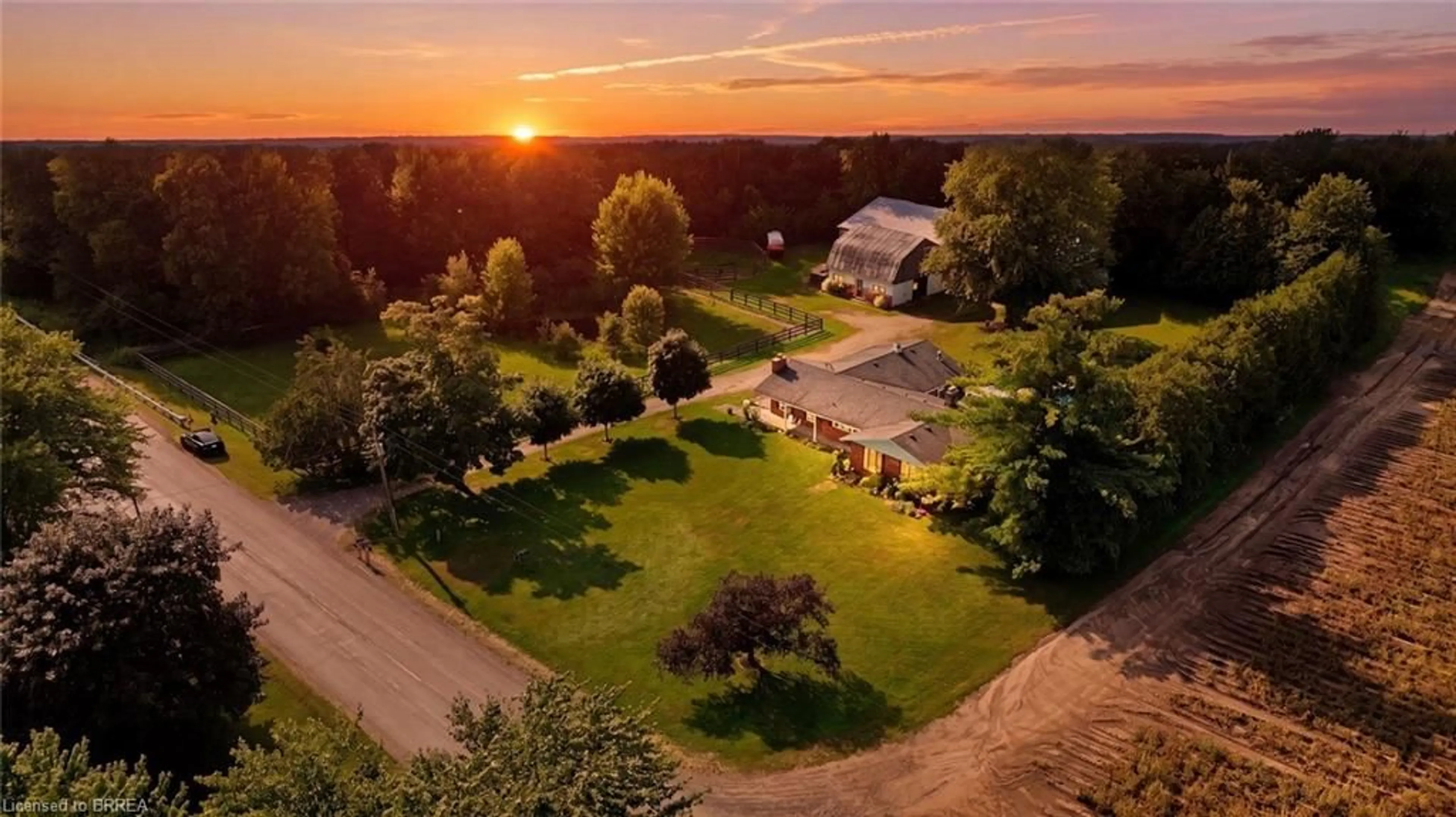 A pic from outside/outdoor area/front of a property/back of a property/a pic from drone, unknown for 1213 Concession 5 Rd, Flamborough Ontario L8B 1L3