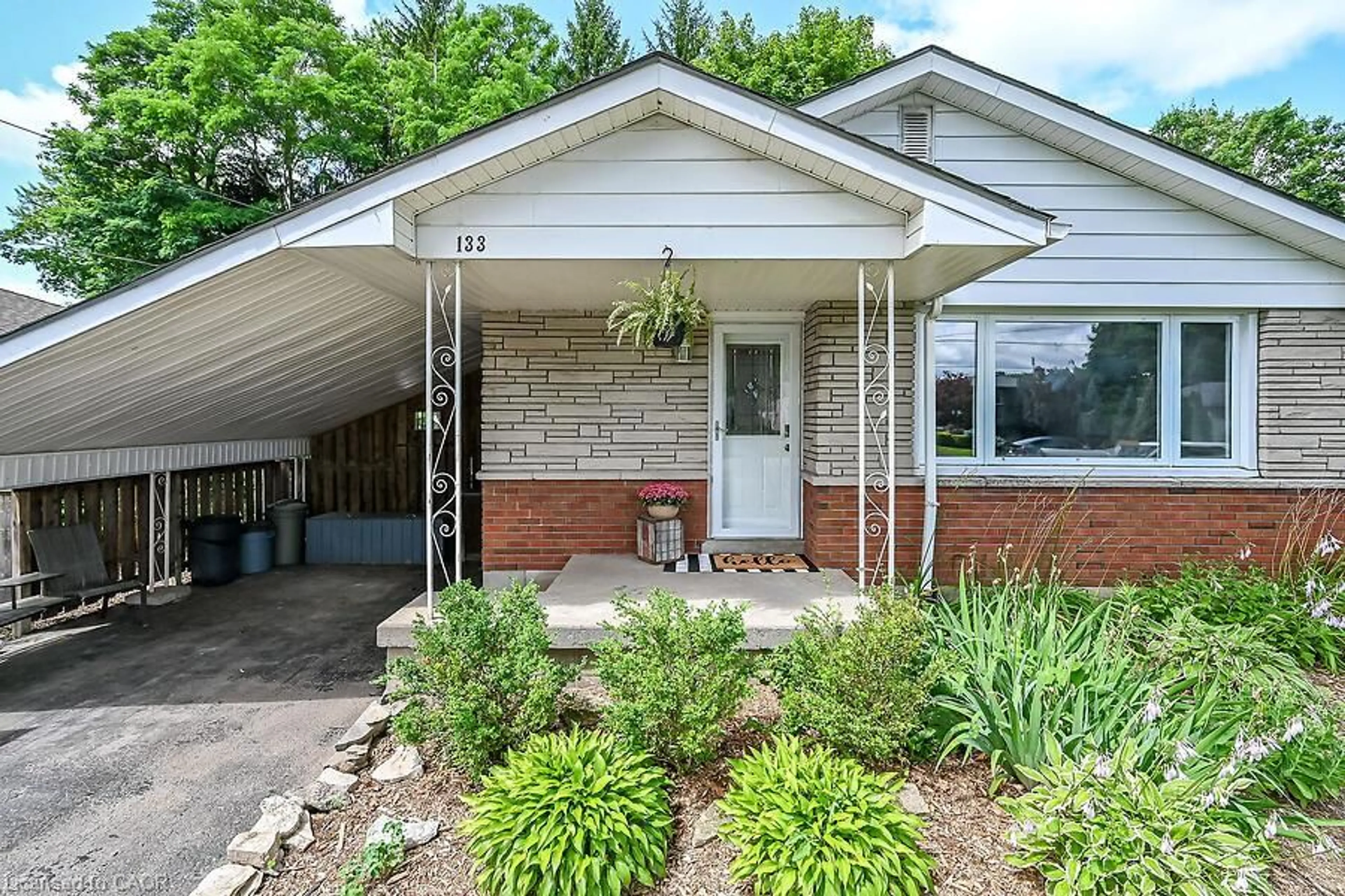 Home with brick exterior material, street for 133 Berwick St, Caledonia Ontario N3W 1E6