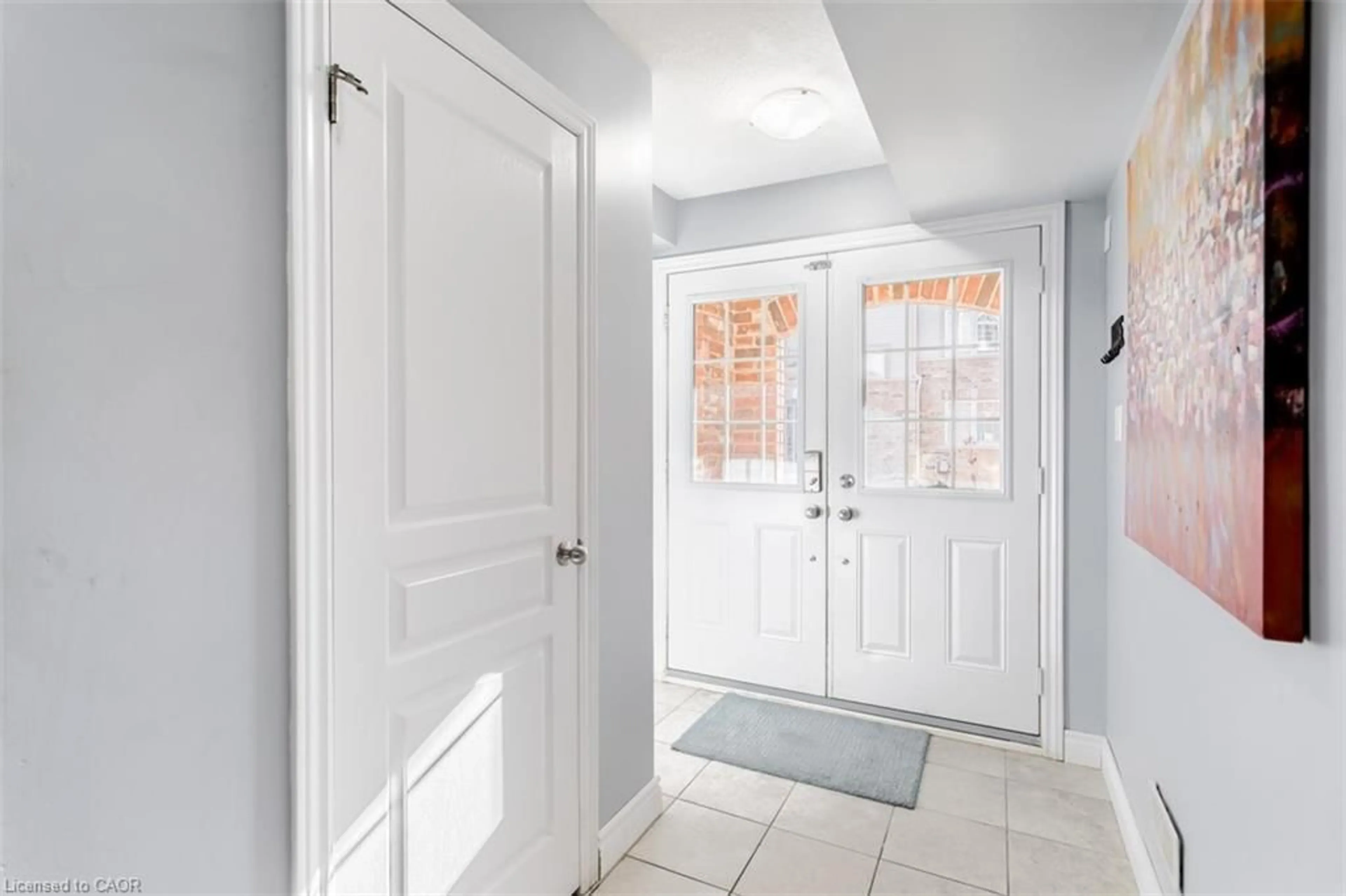 Indoor entryway for 14 Kenridge Terr, Stoney Creek Ontario L8J 0G4