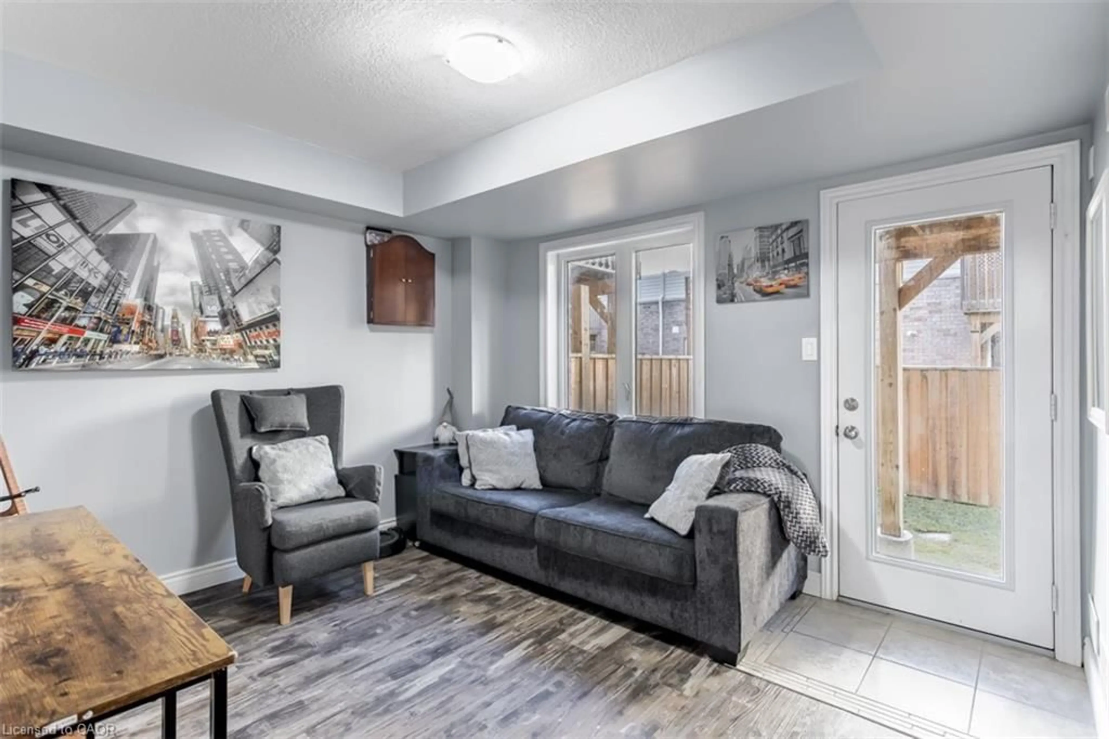 Living room with furniture, unknown for 14 Kenridge Terr, Stoney Creek Ontario L8J 0G4