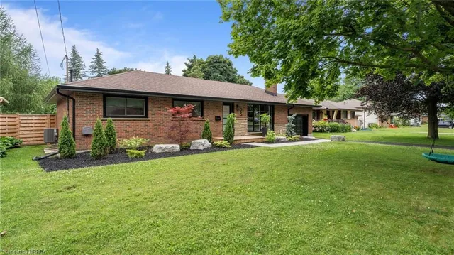 25 Seneca Cres, Brantford 3